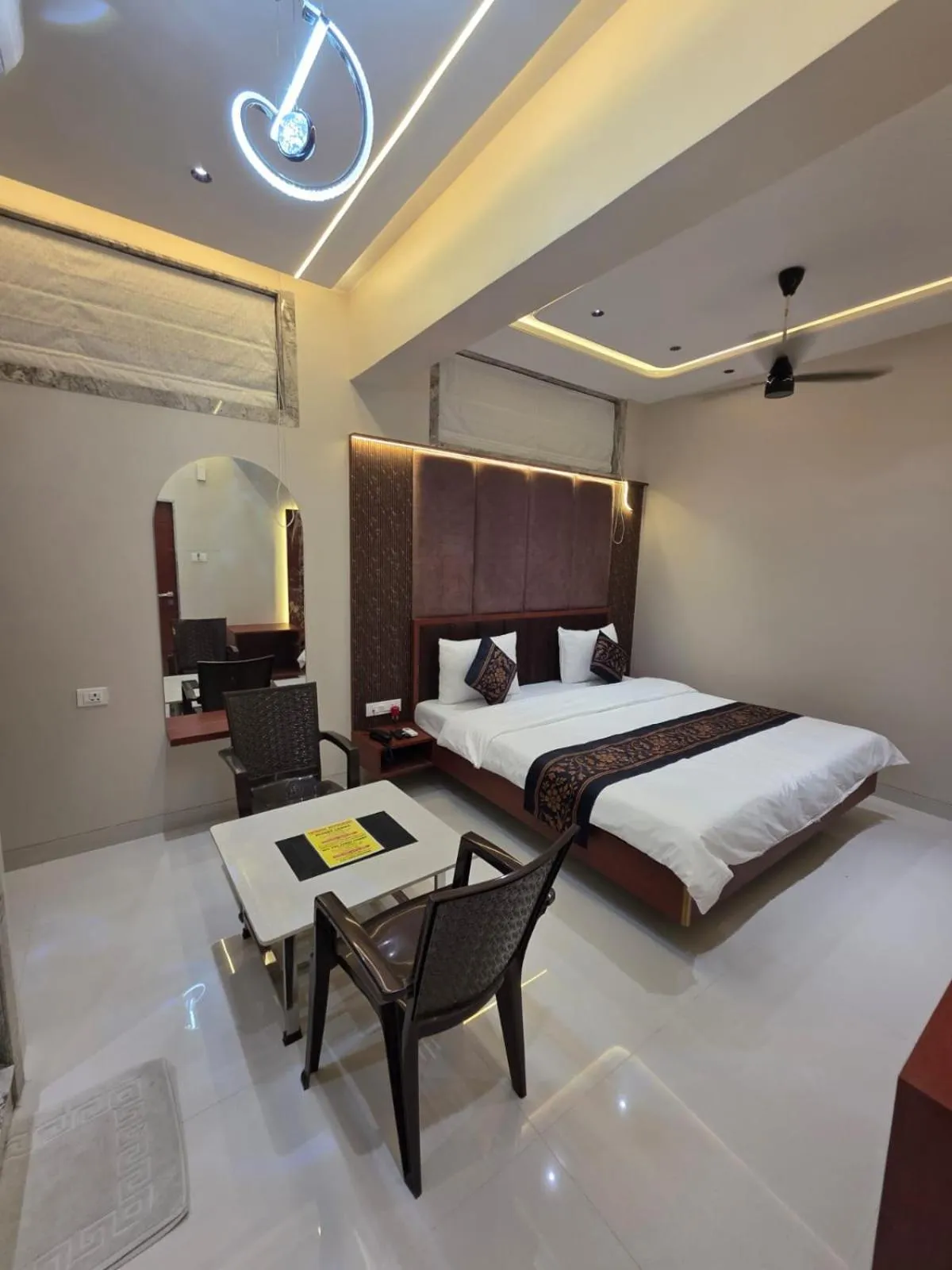 Bed in Hotel Modi Samrat