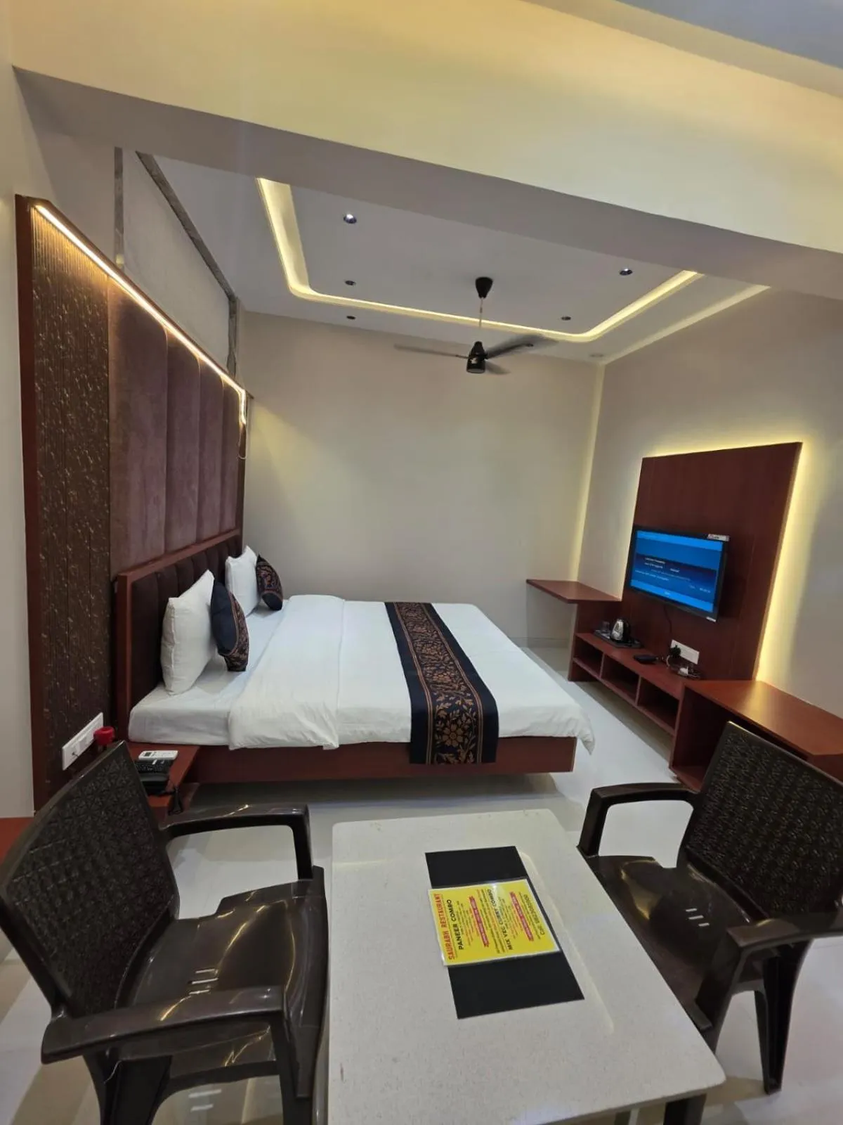 Bed in Hotel Modi Samrat