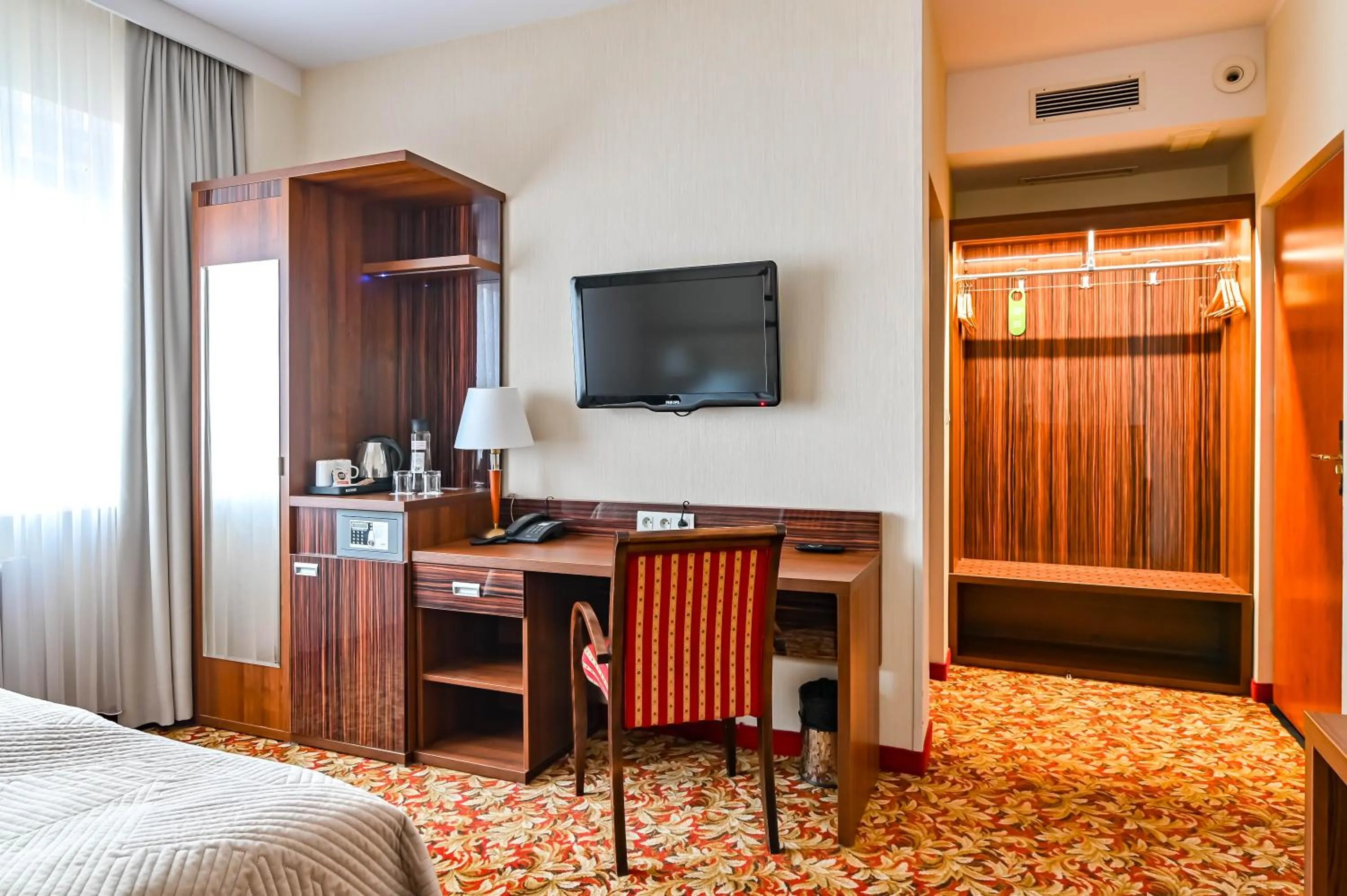 TV and multimedia, Bed in Hotel SPA Faltom Gdynia Rumia