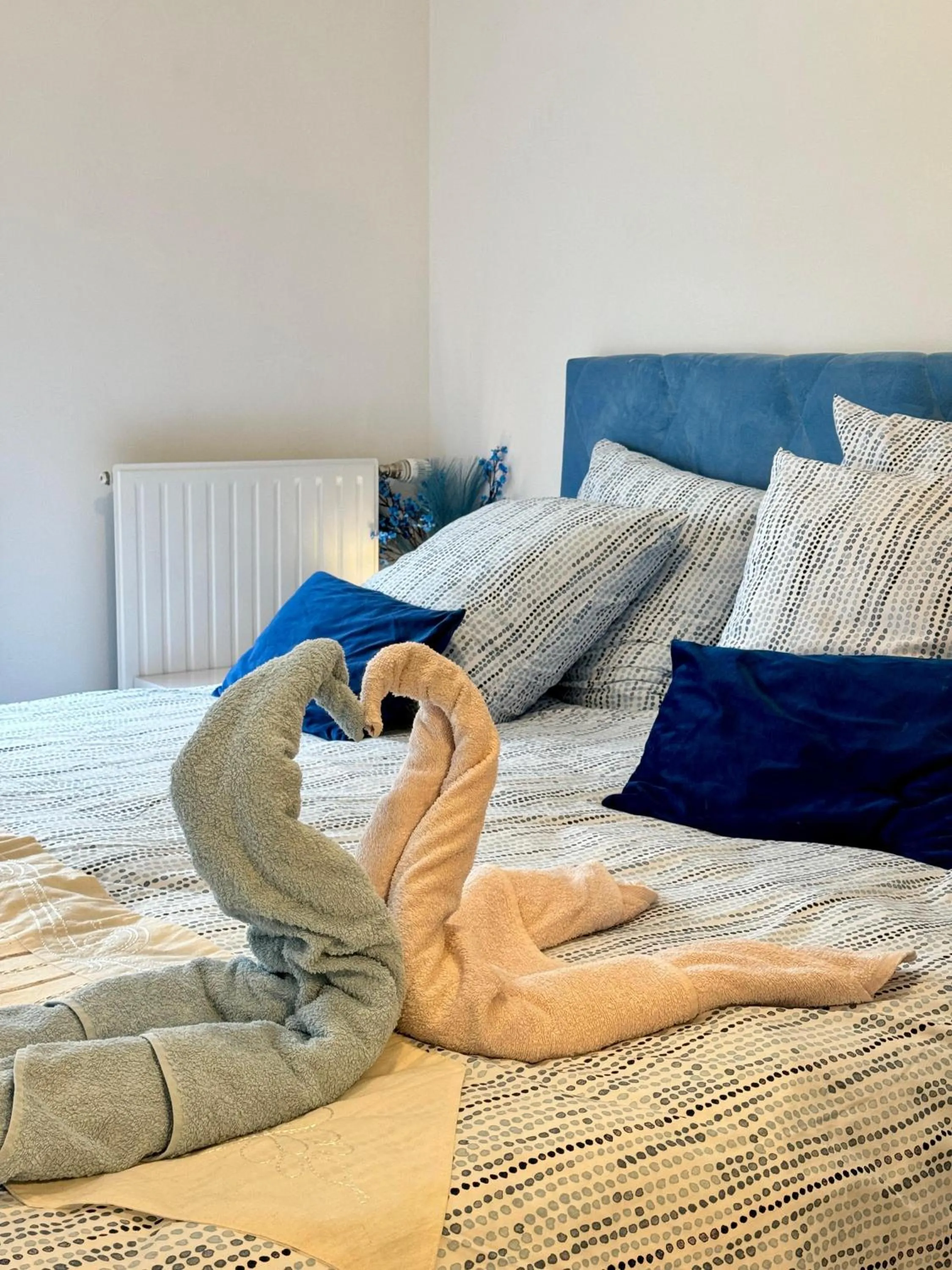 Bedroom, Bed in The Green Terrace Disneyland