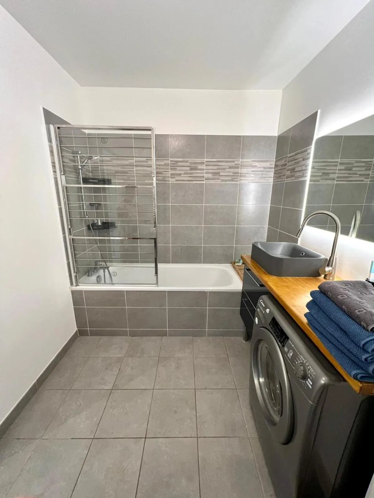 Bathroom in The Green Terrace Disneyland