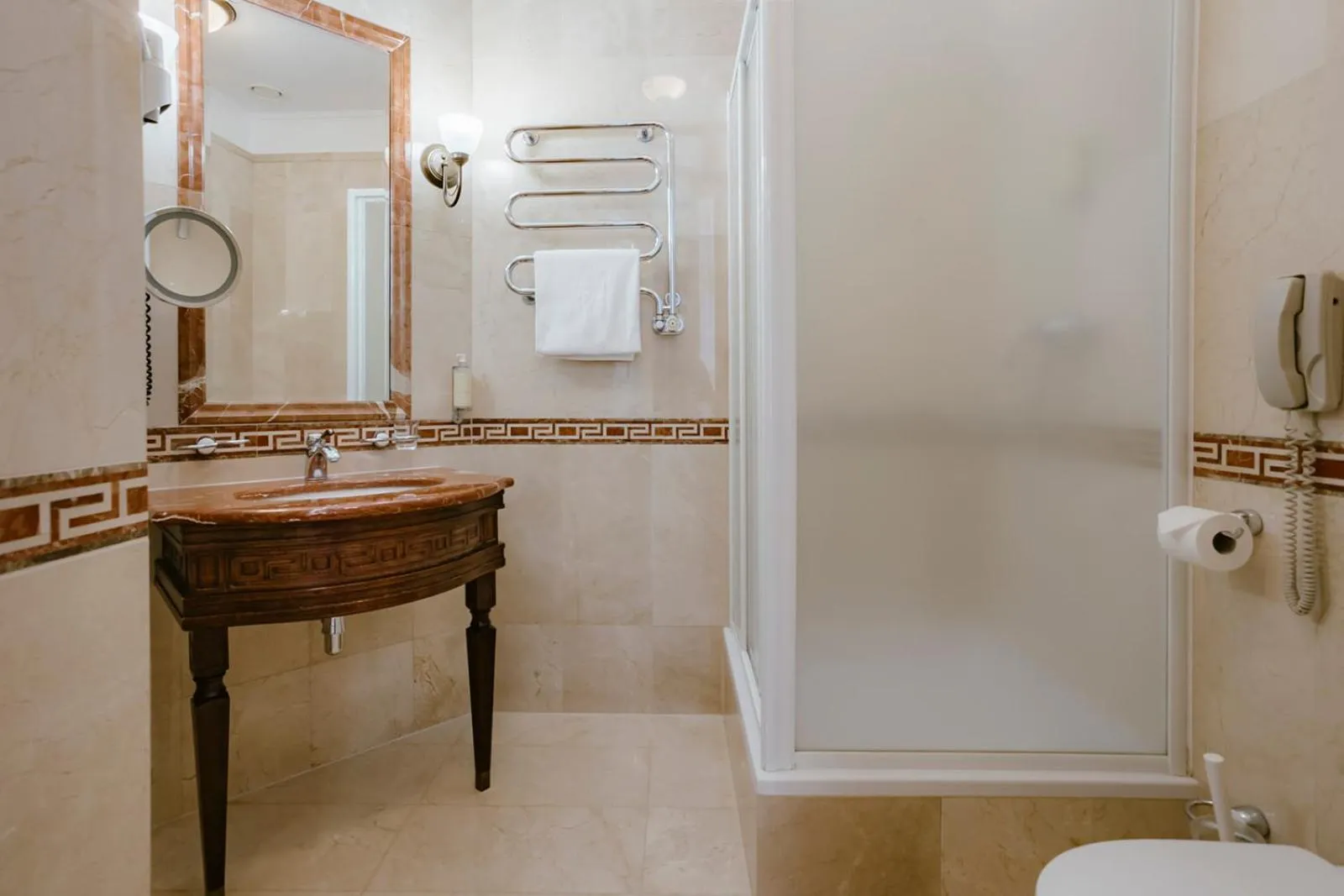 Shower in IBB Hotel Grand Hotel Lublin