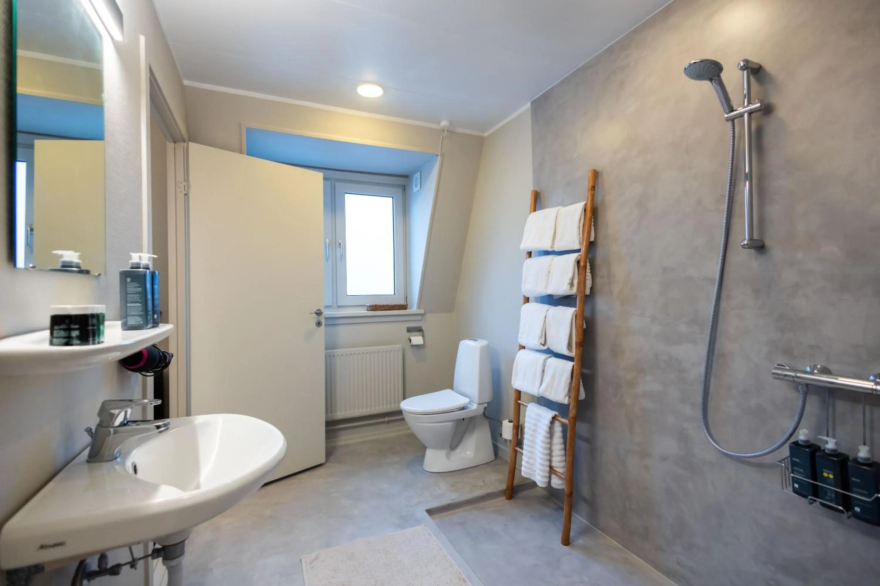 Shower in Hotel Maritime