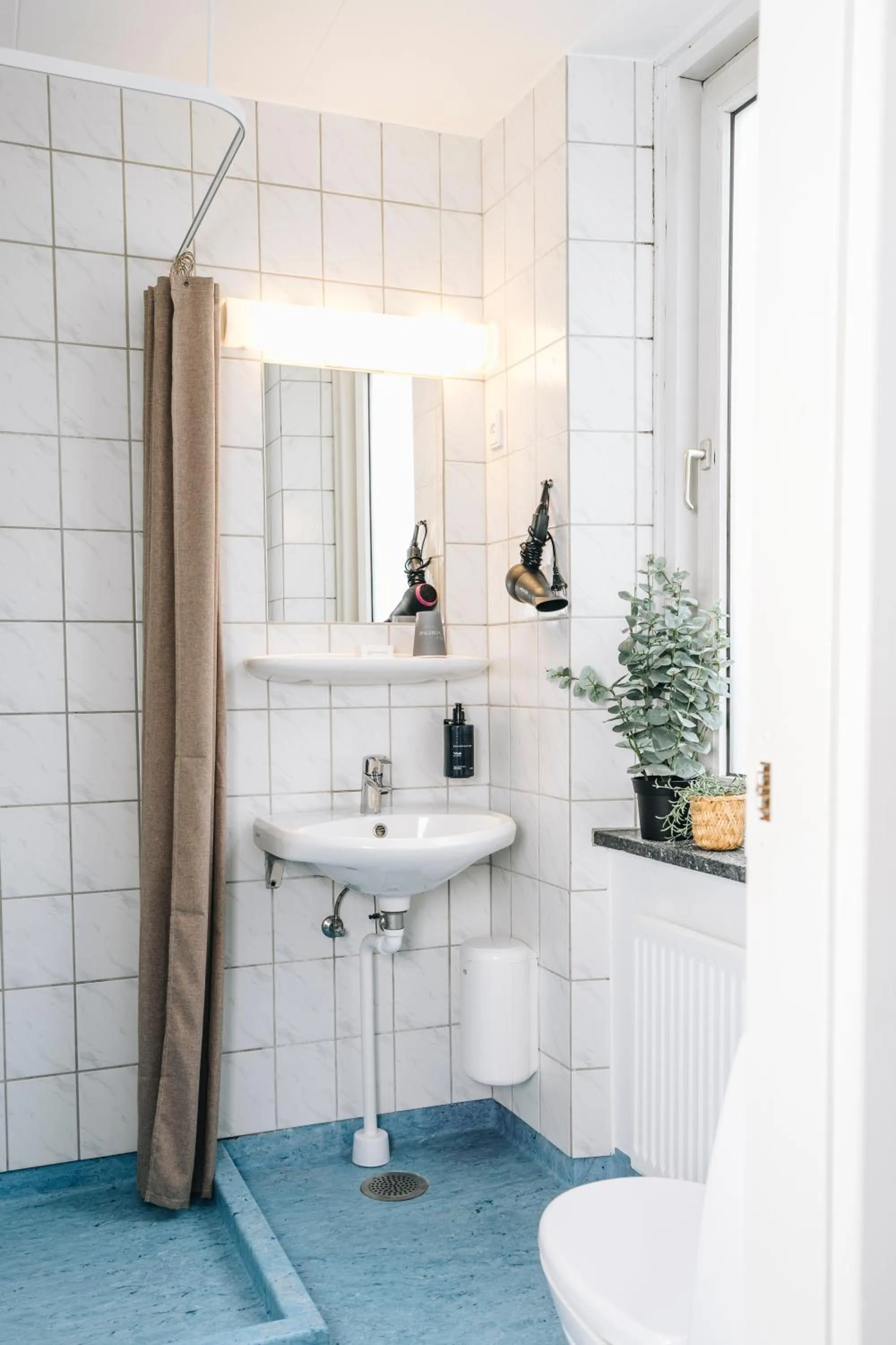 Toilet in Hotel Maritime