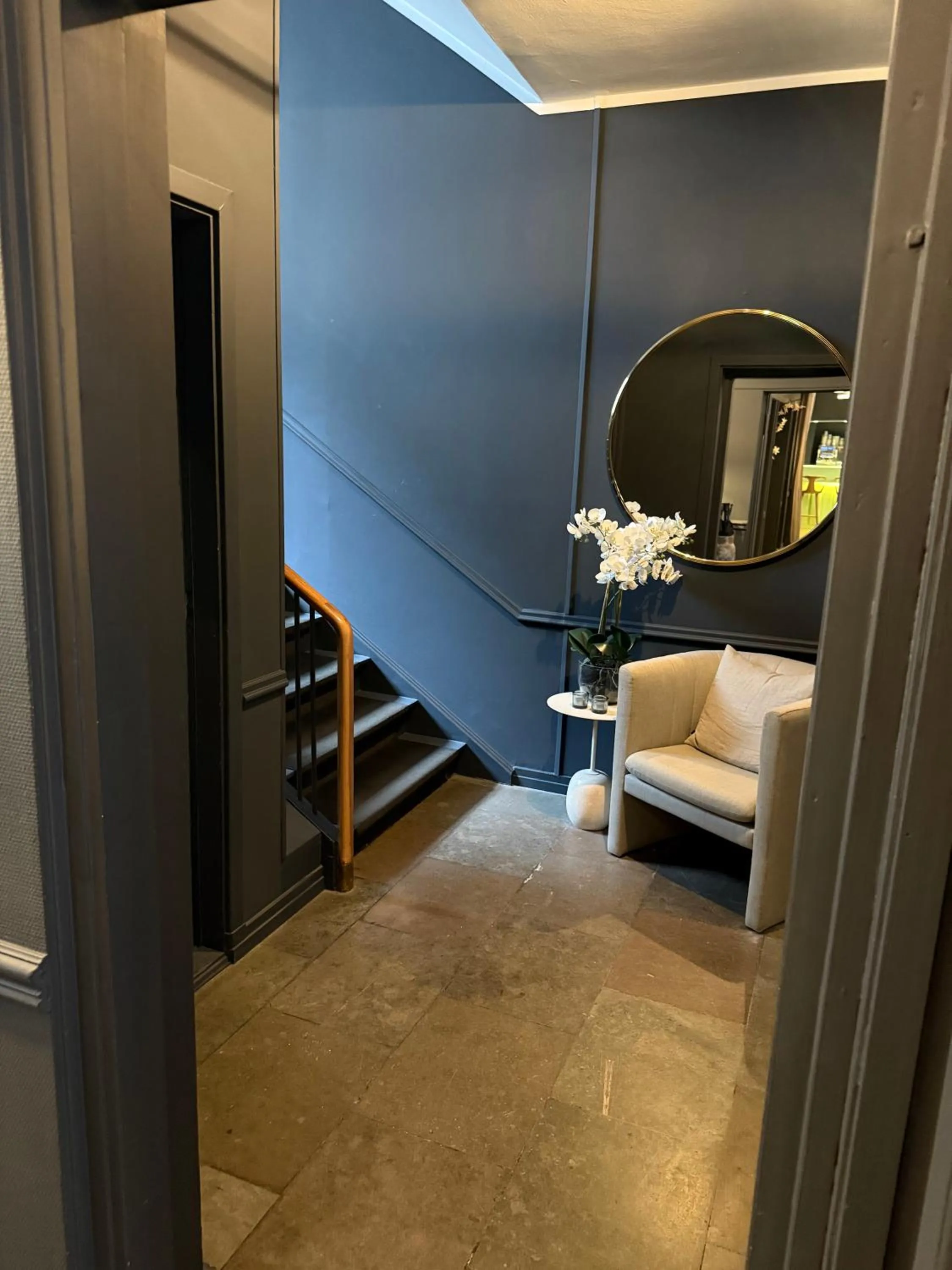 concierge, Bed in Hotel Maritime