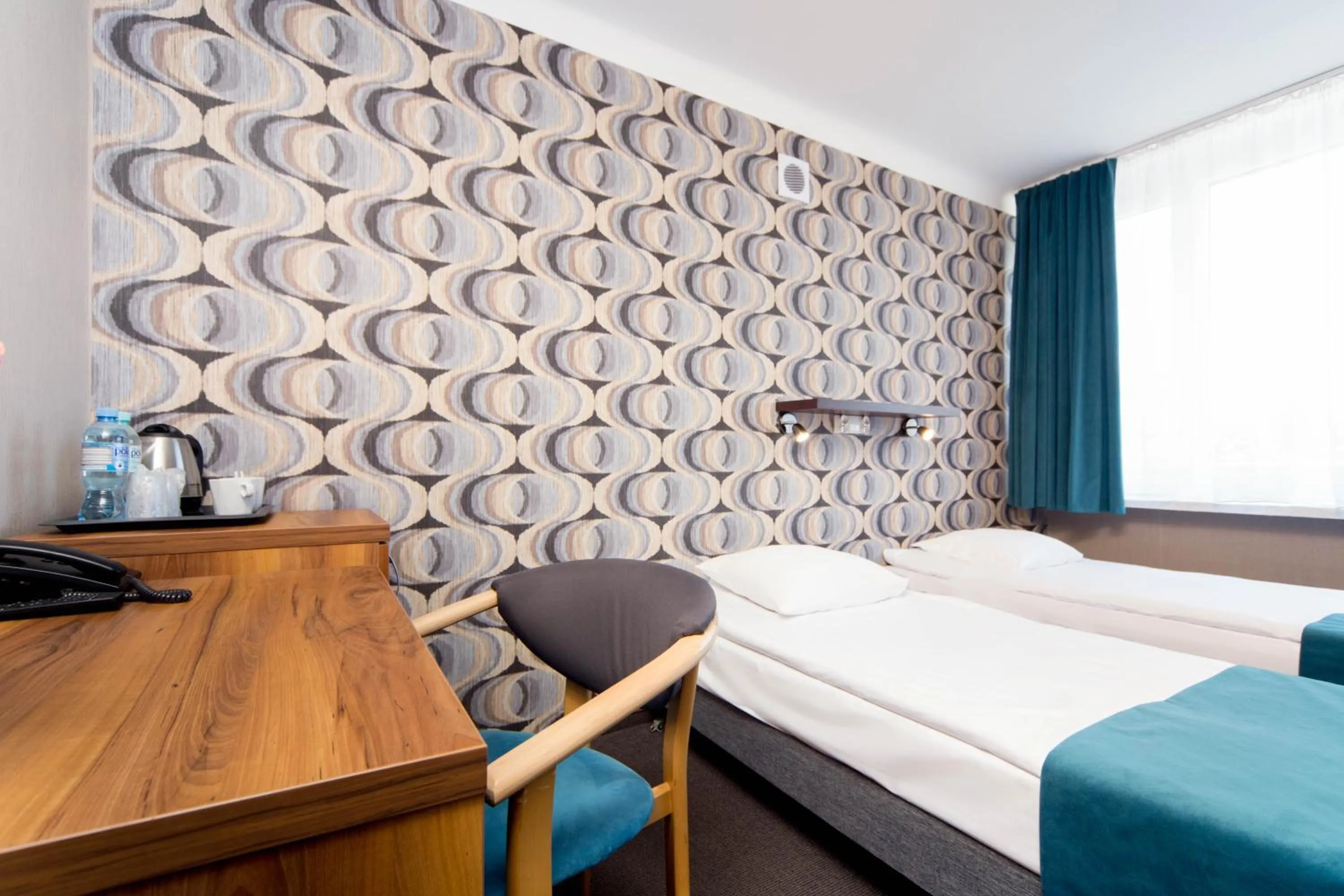 Coffee/tea facilities, Bed in Hotel Mazowiecki Łódź