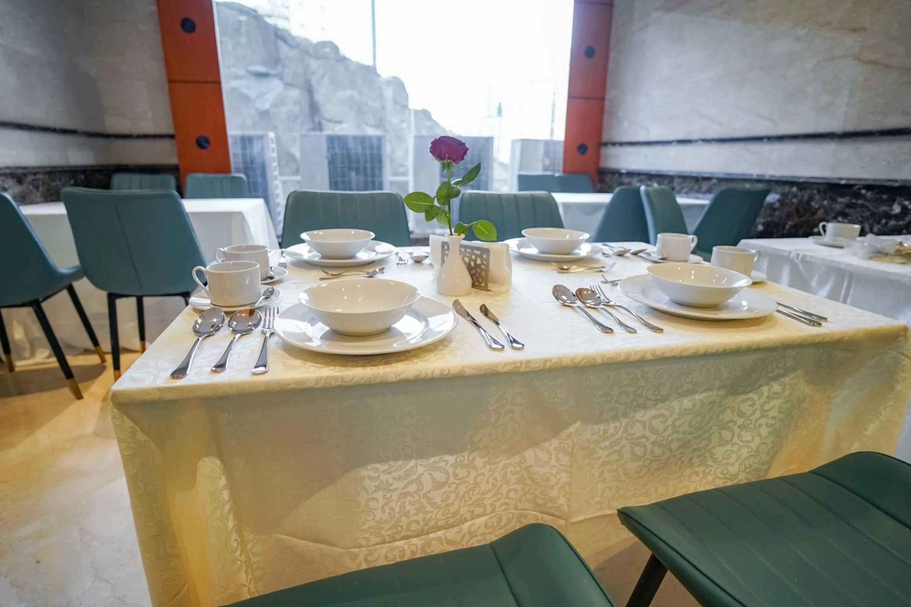 Restaurant/places to eat in Emaar Al Noor