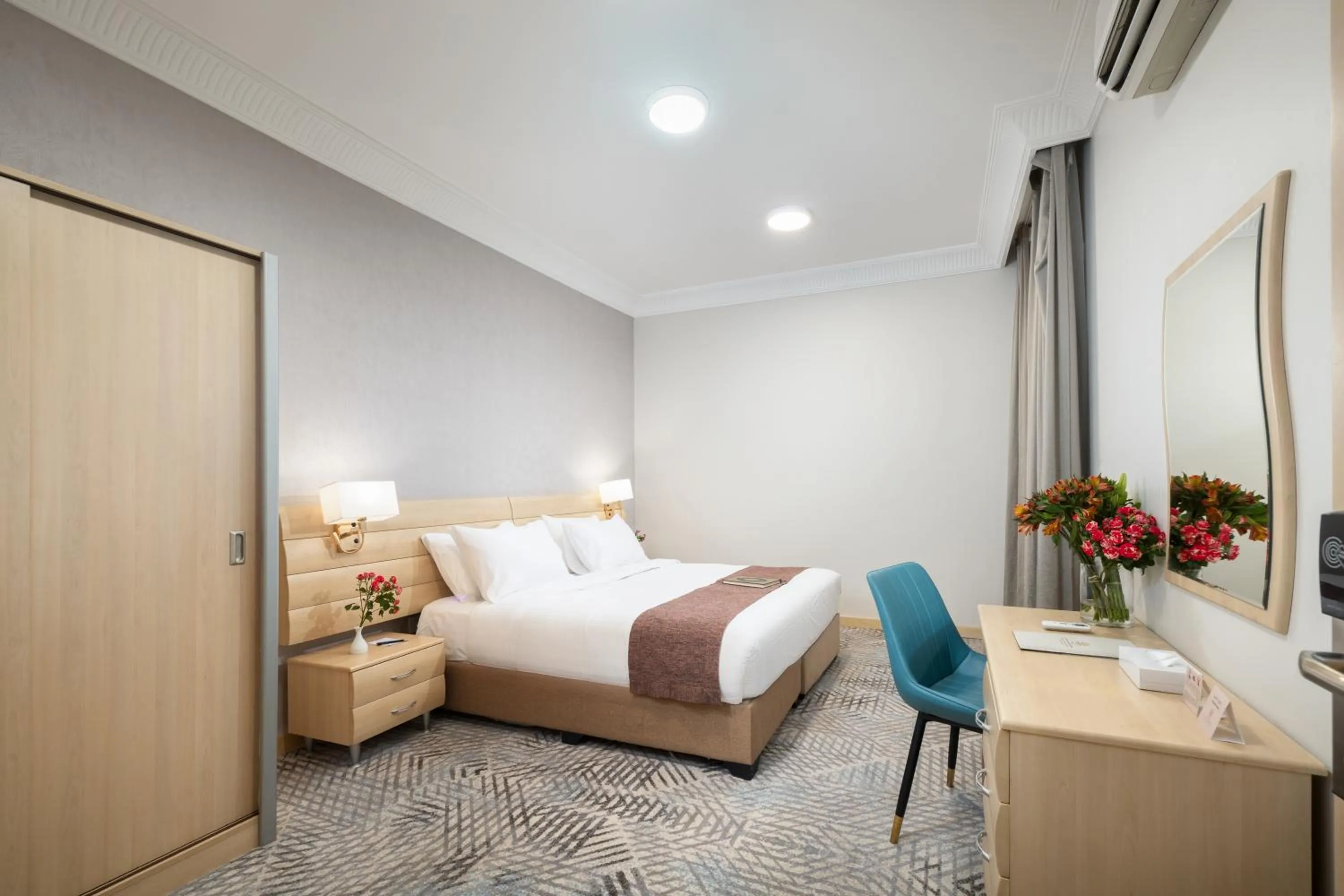 Bedroom, Bed in Emaar Al Noor