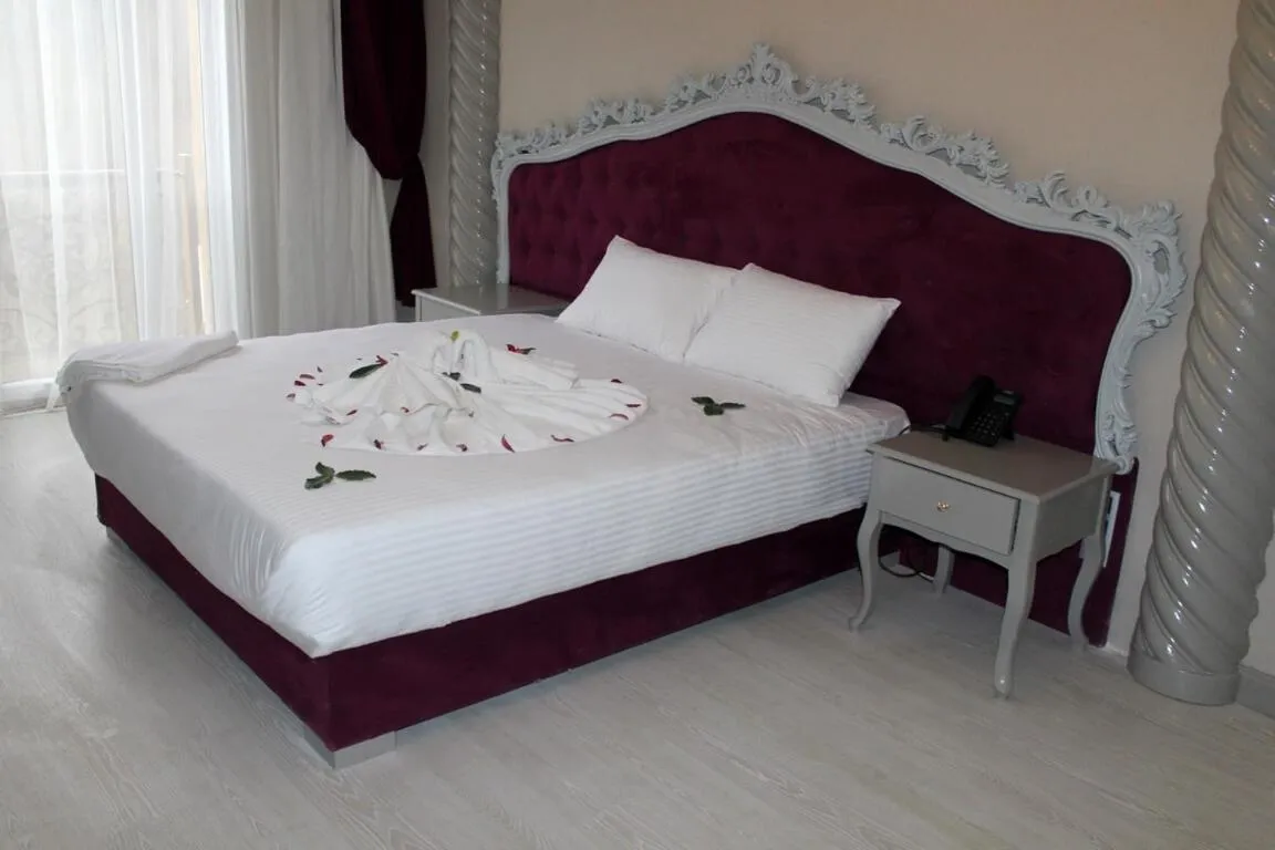 Bed in Sarot Thermal Palace Tatil Köyü - Halal Hotel
