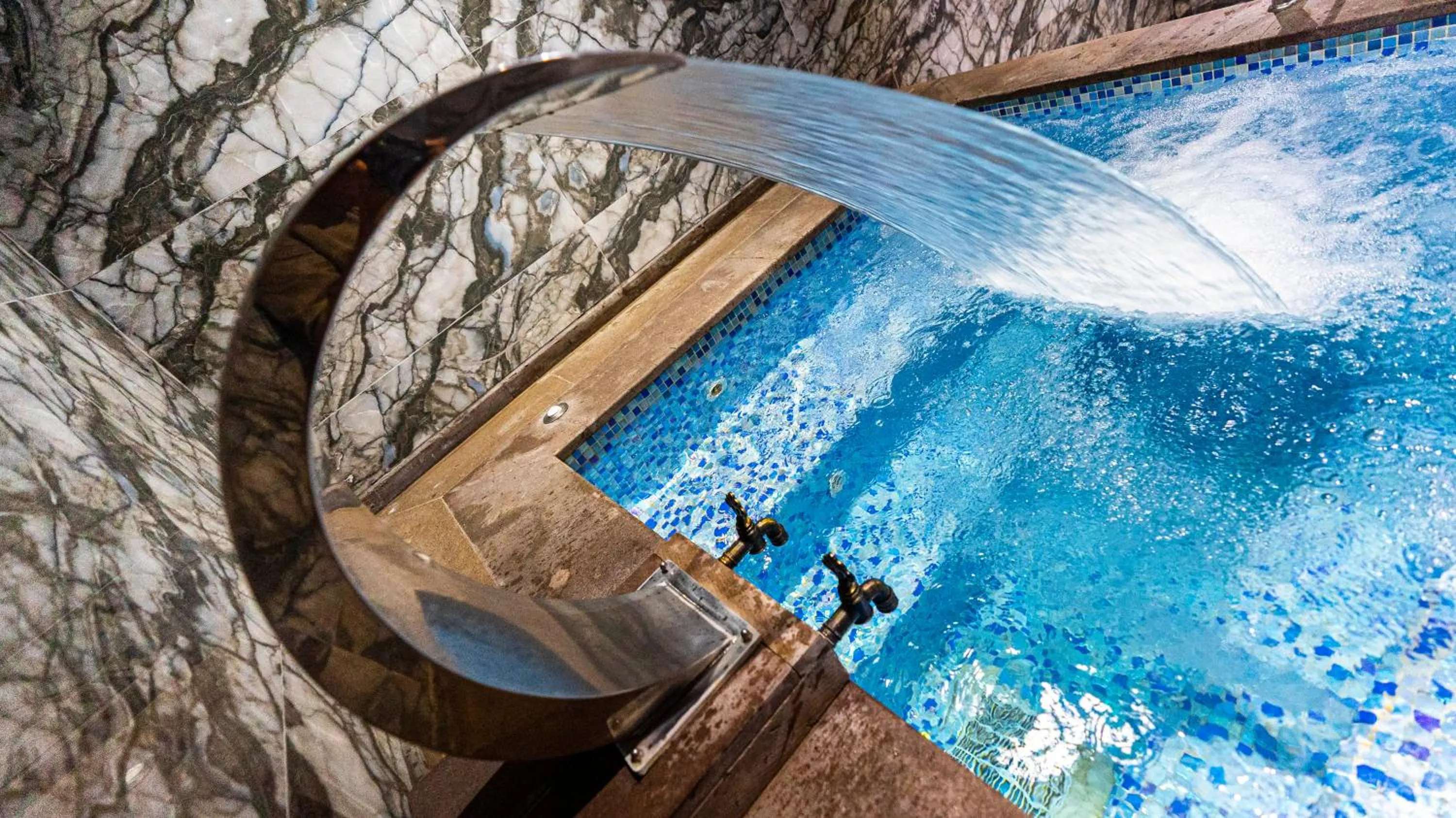 Swimming pool in Sarot Thermal Palace Tatil Köyü - Halal Hotel