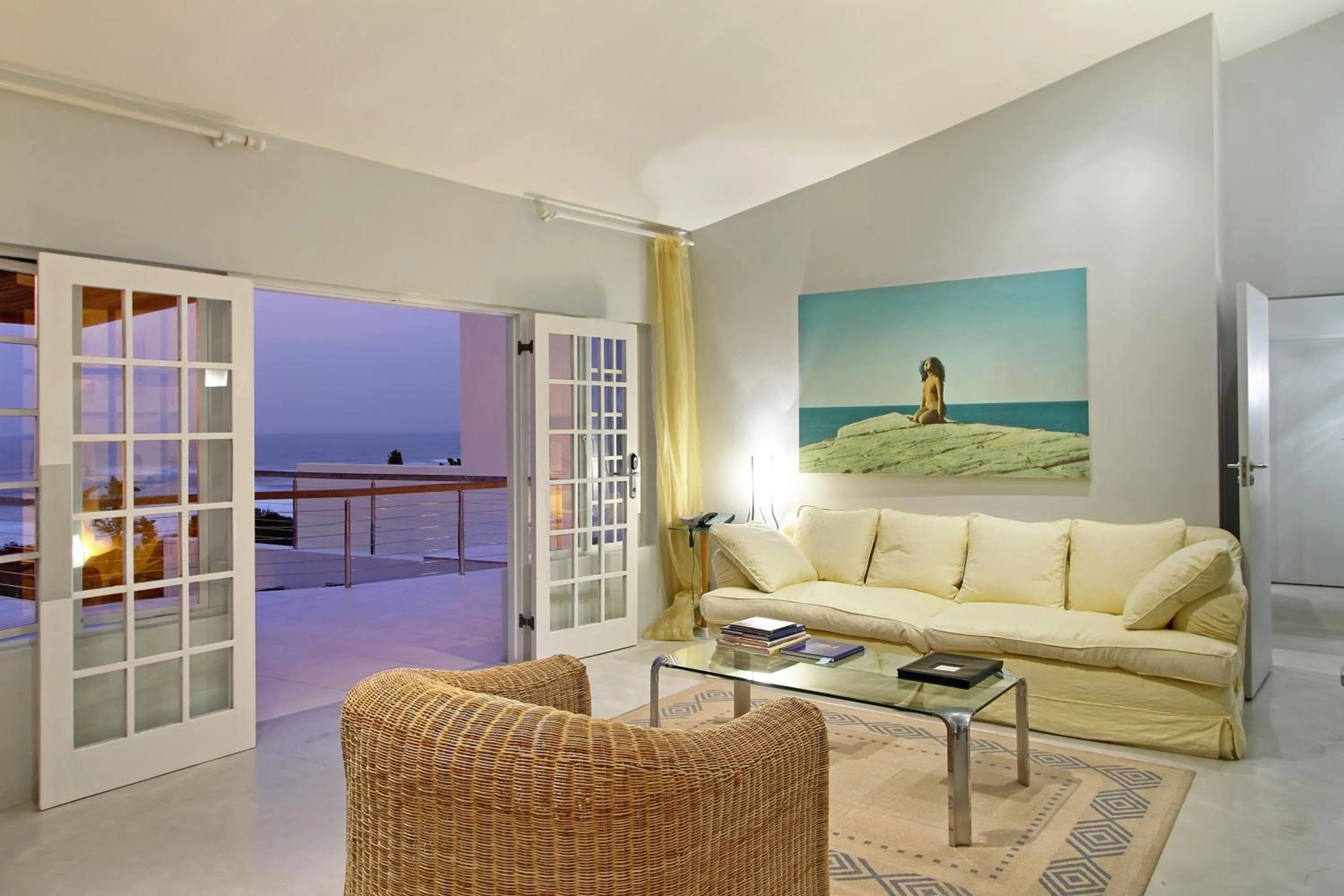 Living room in Days At Sea Beach Lodge