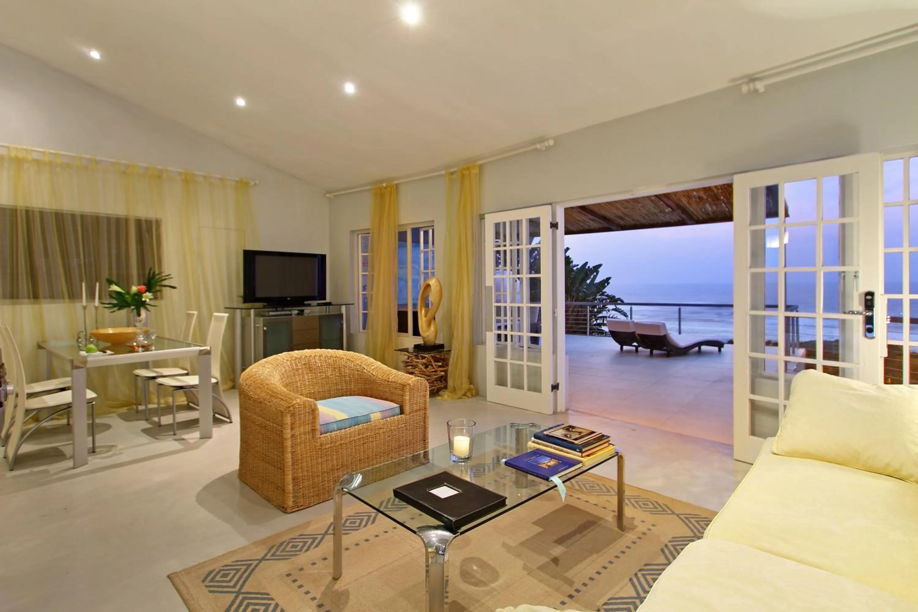 Living room in Days At Sea Beach Lodge