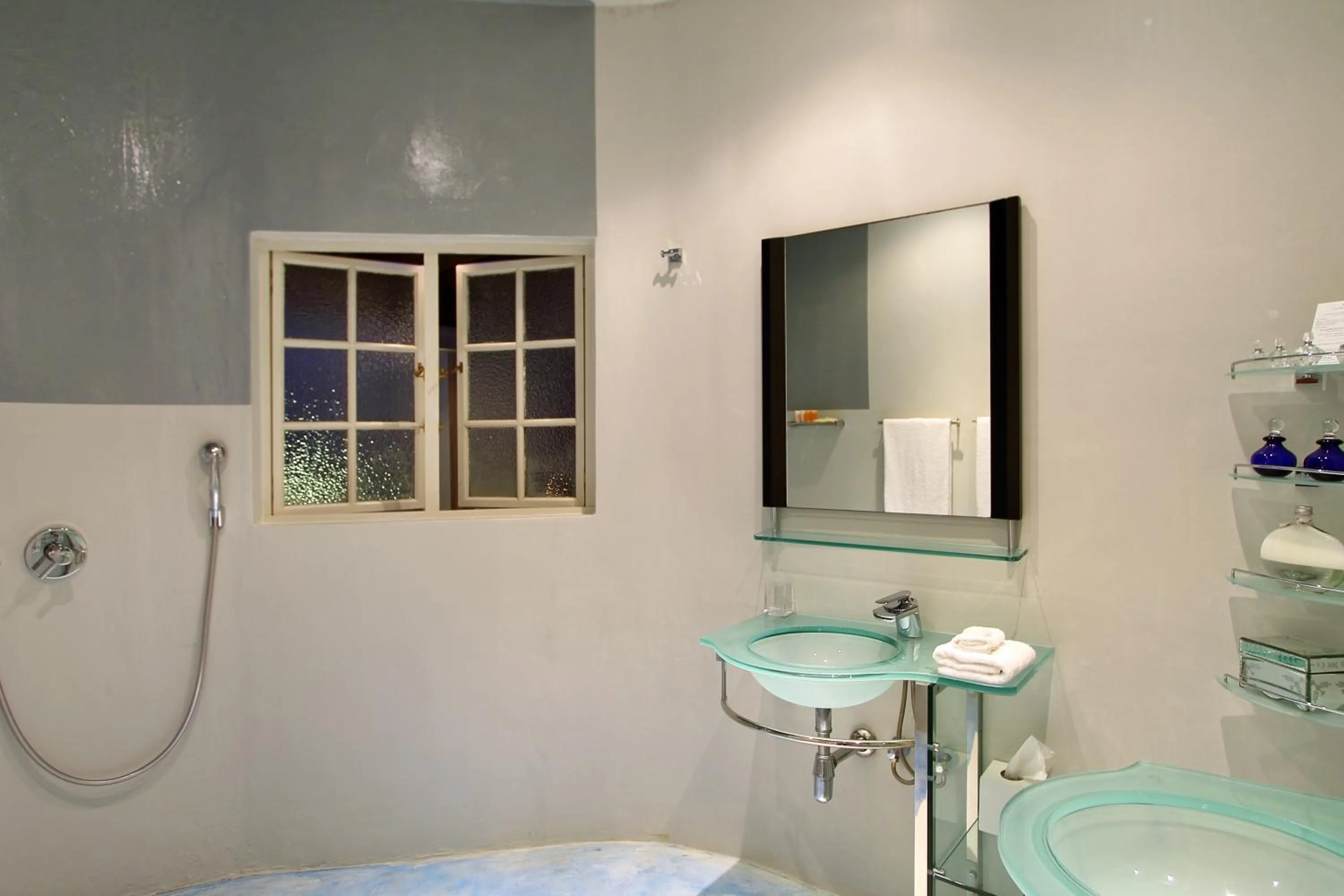 Bathroom in Days At Sea Beach Lodge