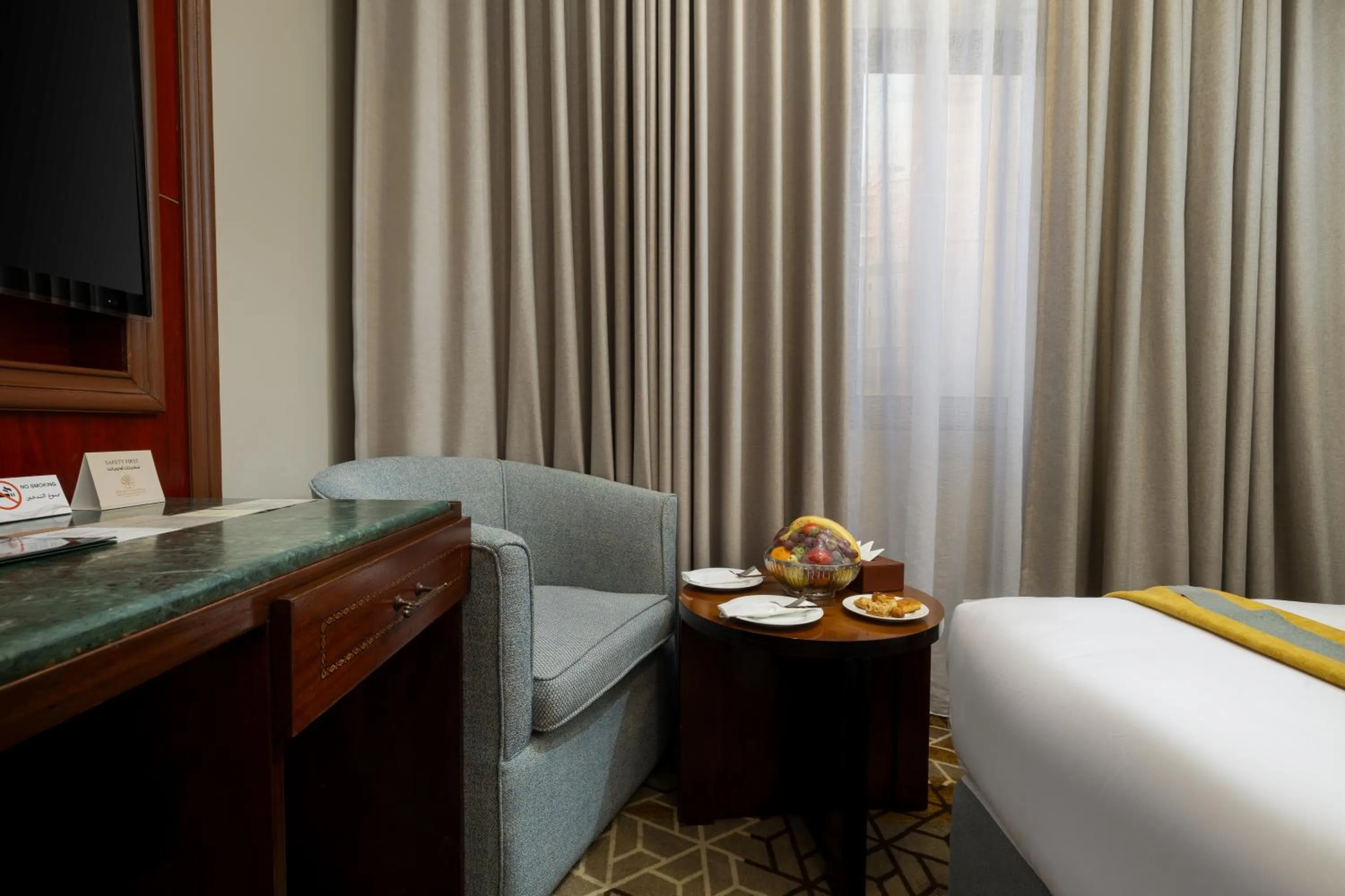 Photo of the whole room, Bed in Emaar Al Manar