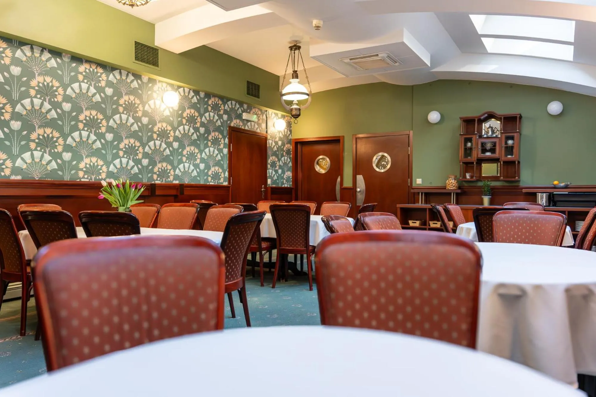 Restaurant/places to eat in Hotel Secesja