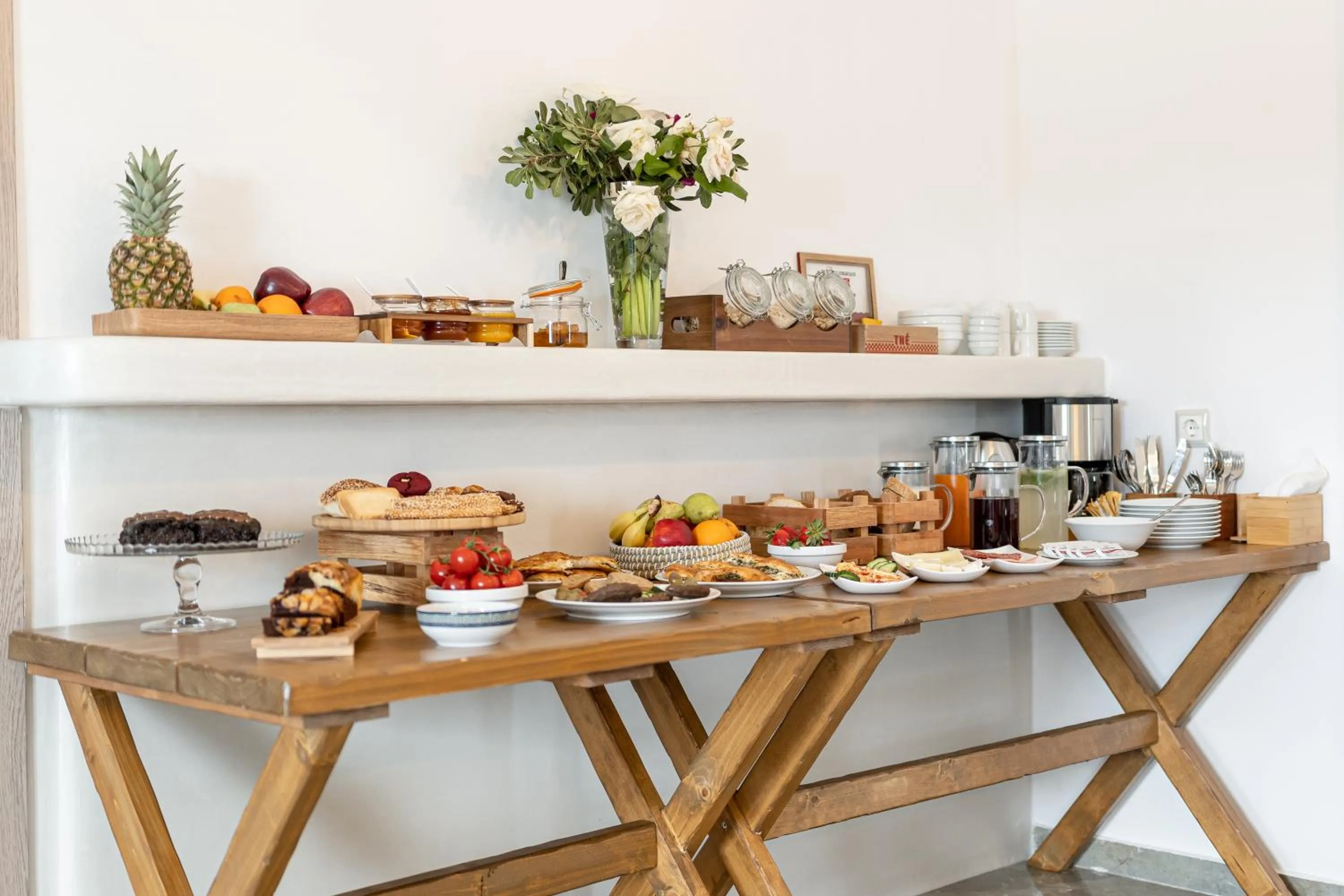 Buffet breakfast in Naxian Air