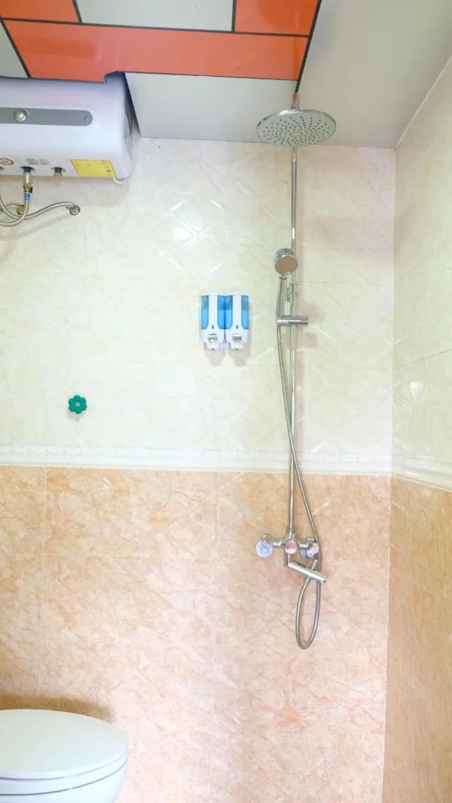 Toilet in London Sa Pa Hotel