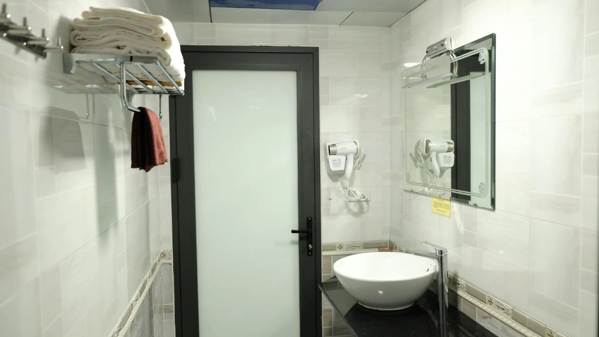 Shower in London Sa Pa Hotel