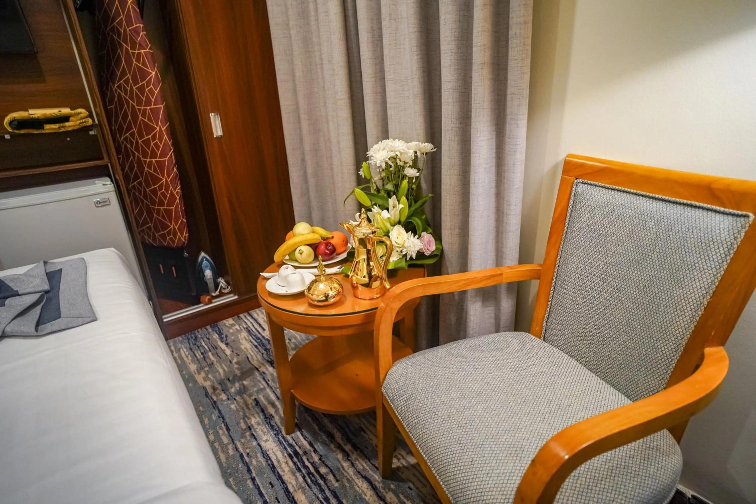 Seating area, Bed in Emaar Al Khalil