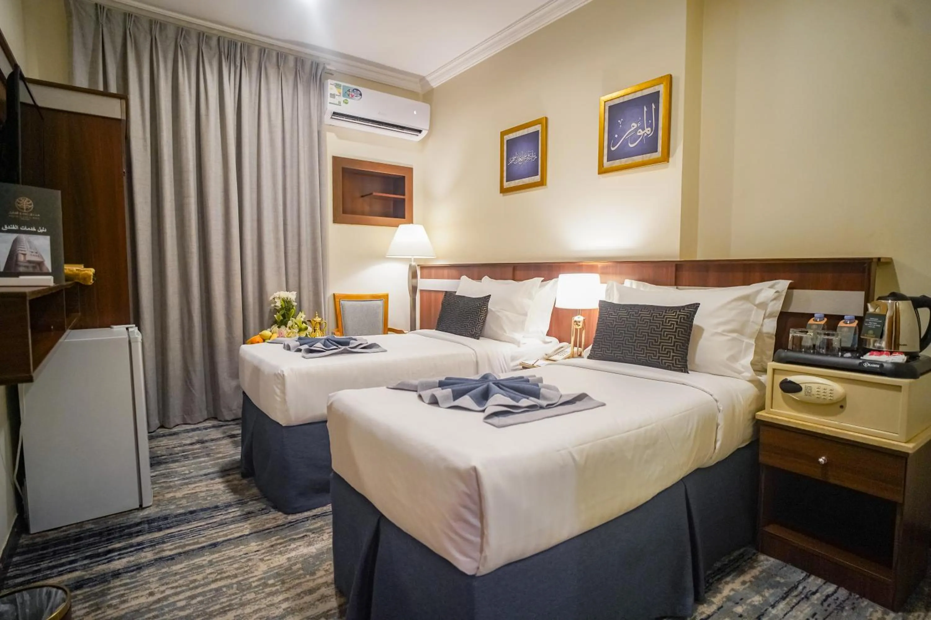 Bedroom, Bed in Emaar Al Khalil