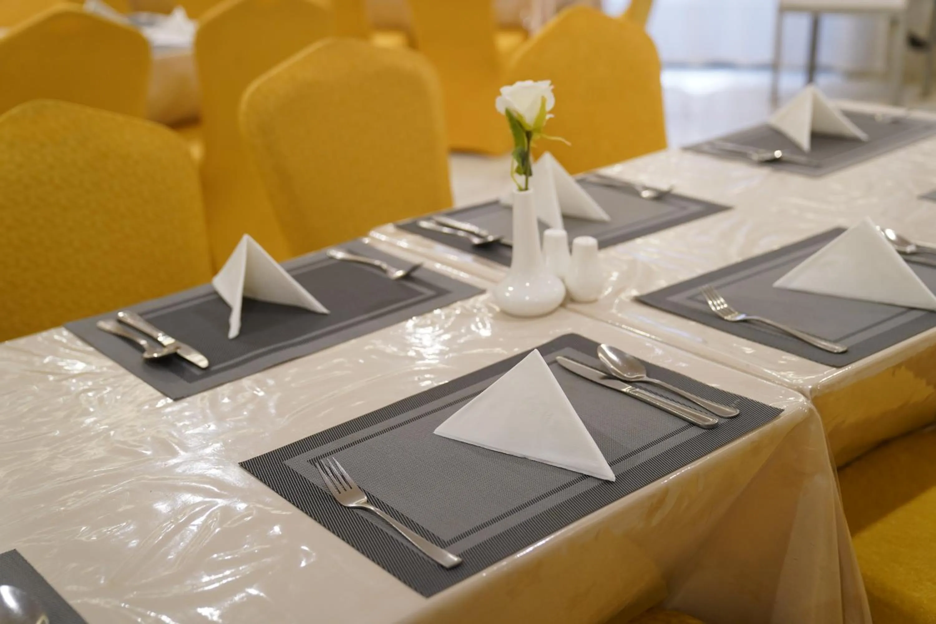 Restaurant/places to eat in Emaar Andalusia