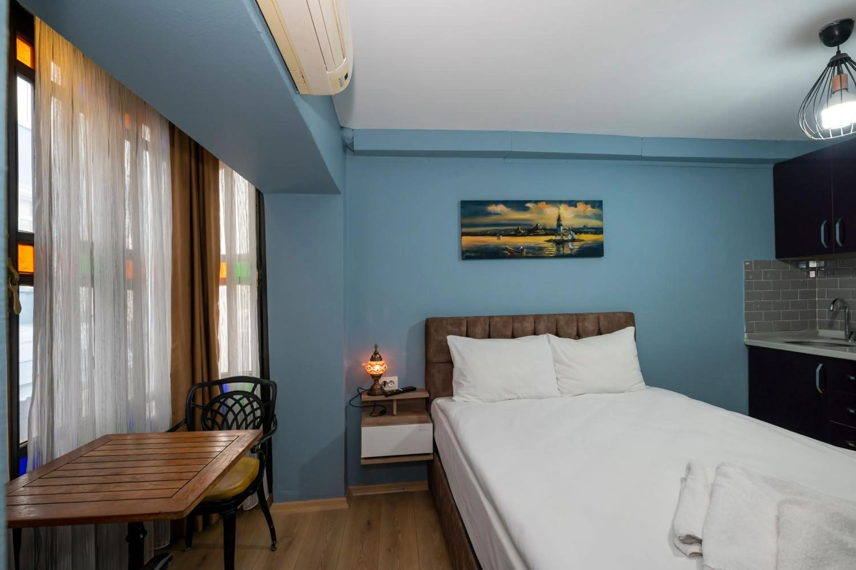 Bed in Taksim Antique Hotel