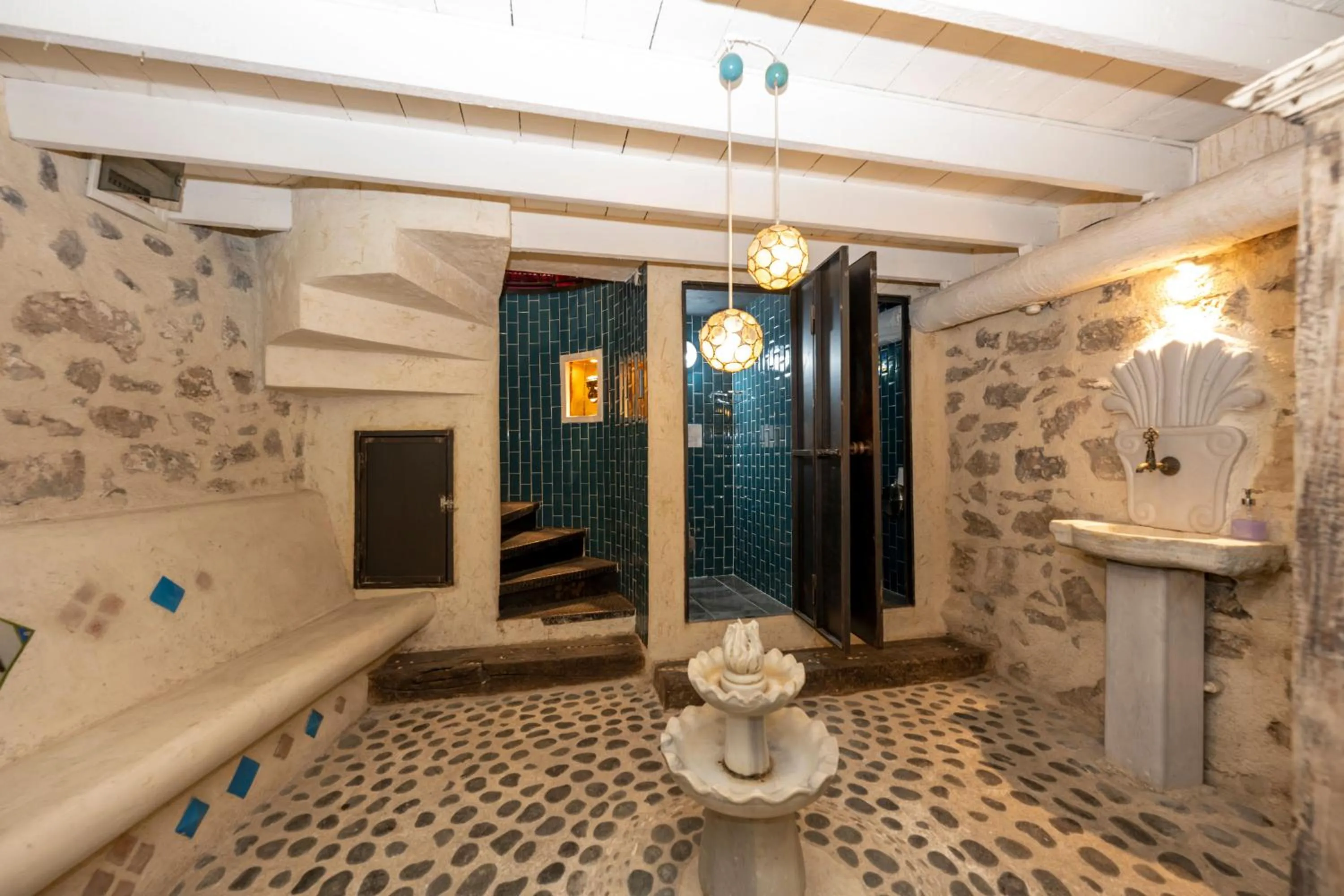 Shower in Taksim Antique Hotel