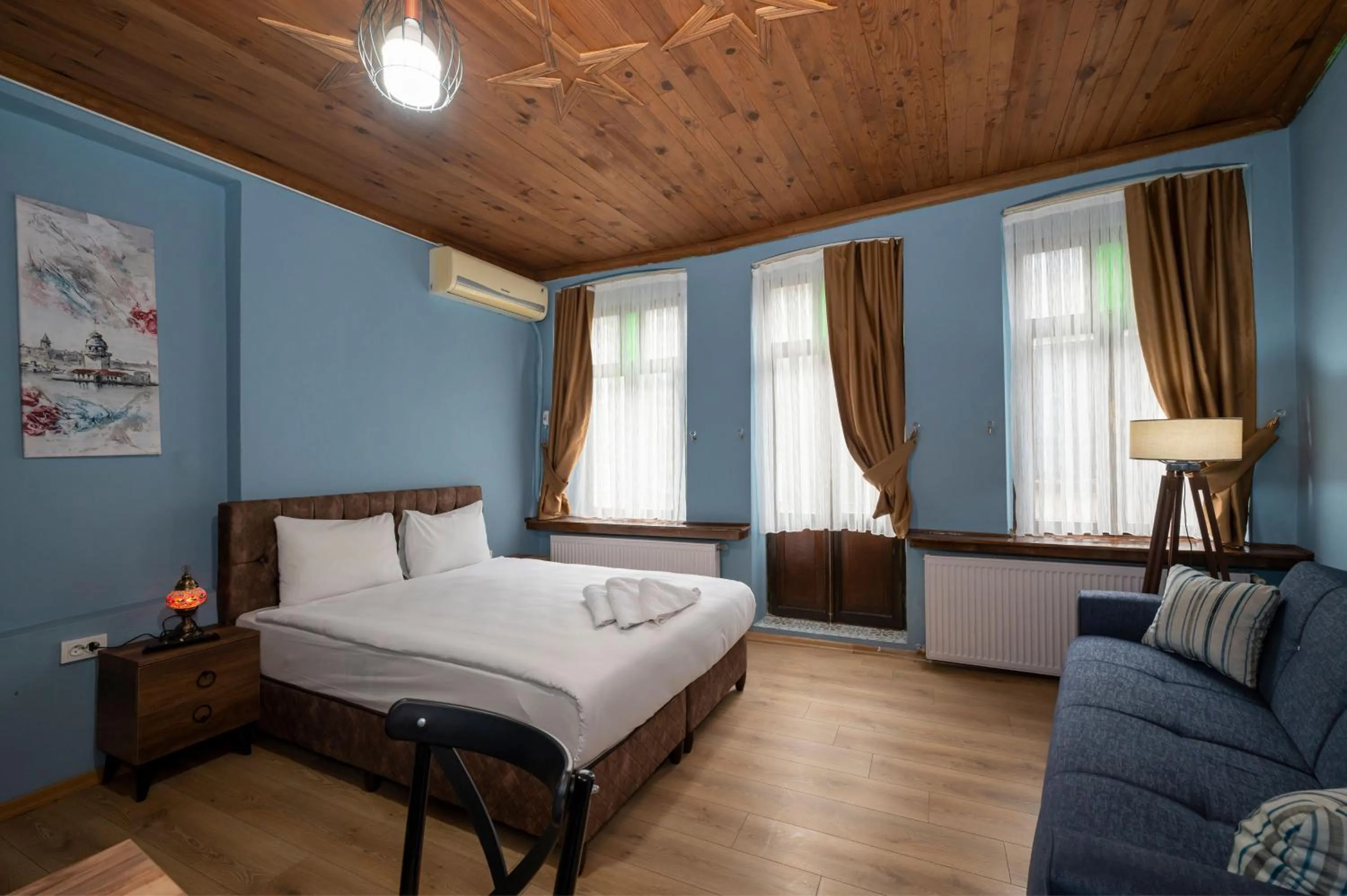 Bed in Taksim Antique Hotel