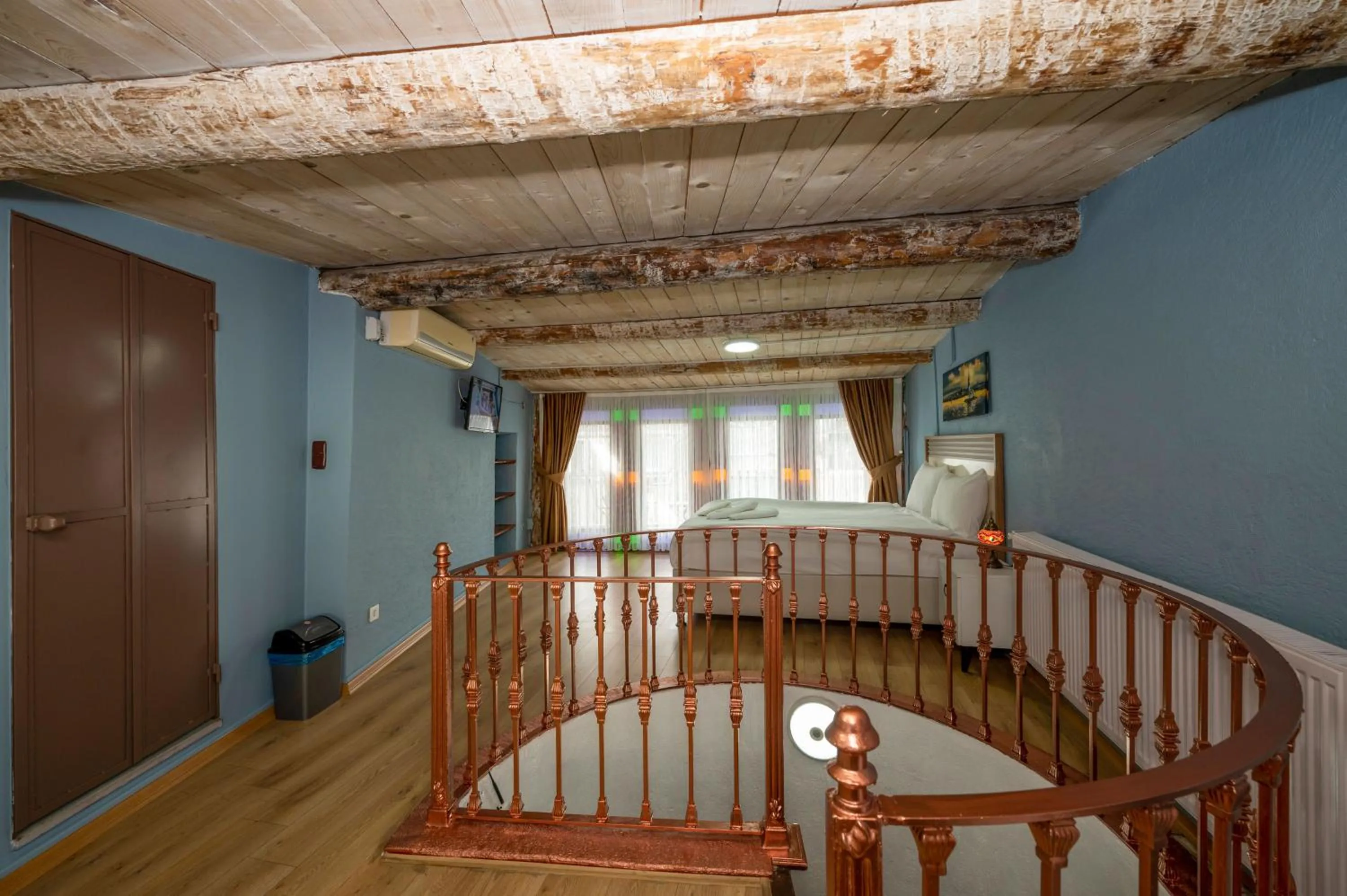 Bed in Taksim Antique Hotel