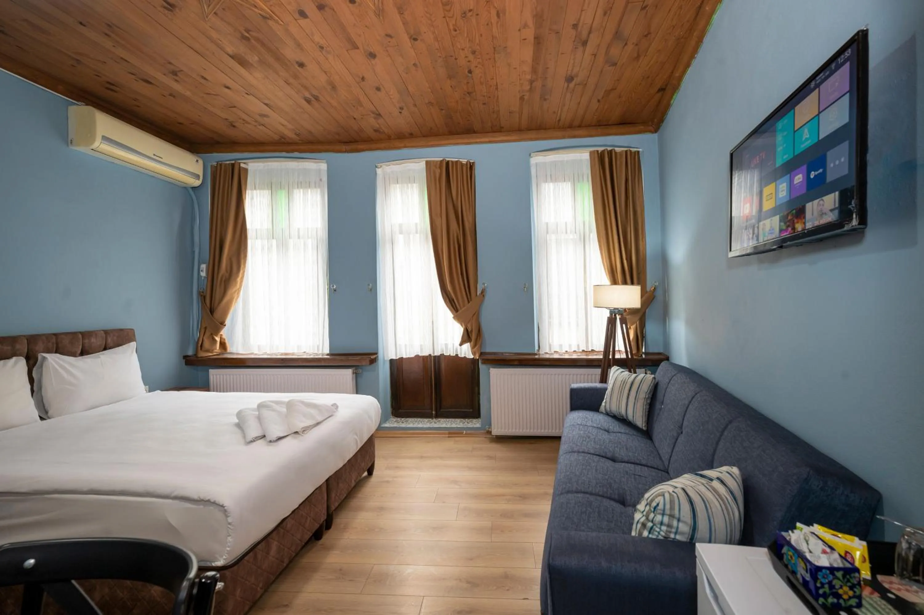 Bed in Taksim Antique Hotel