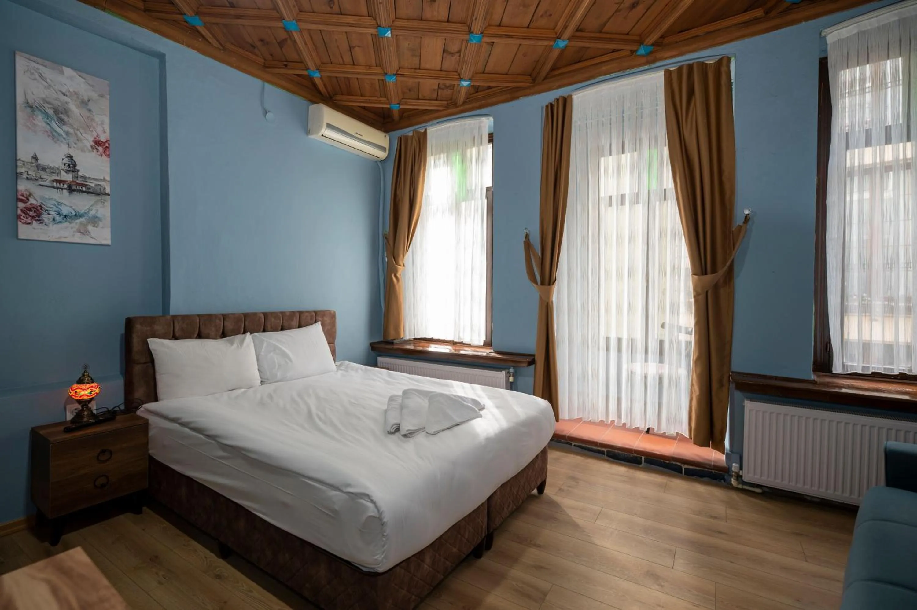 Bed in Taksim Antique Hotel