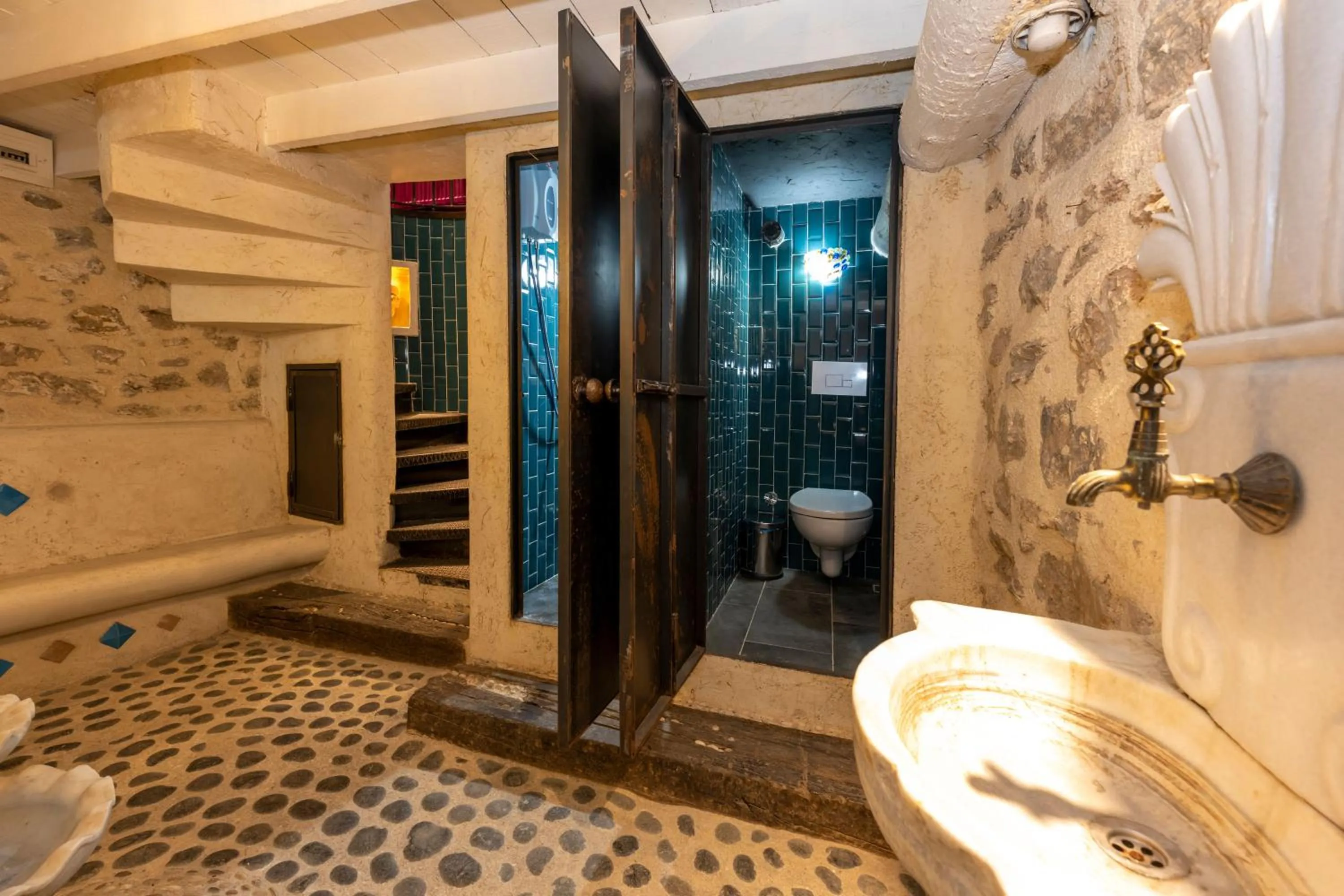 Shower in Taksim Antique Hotel