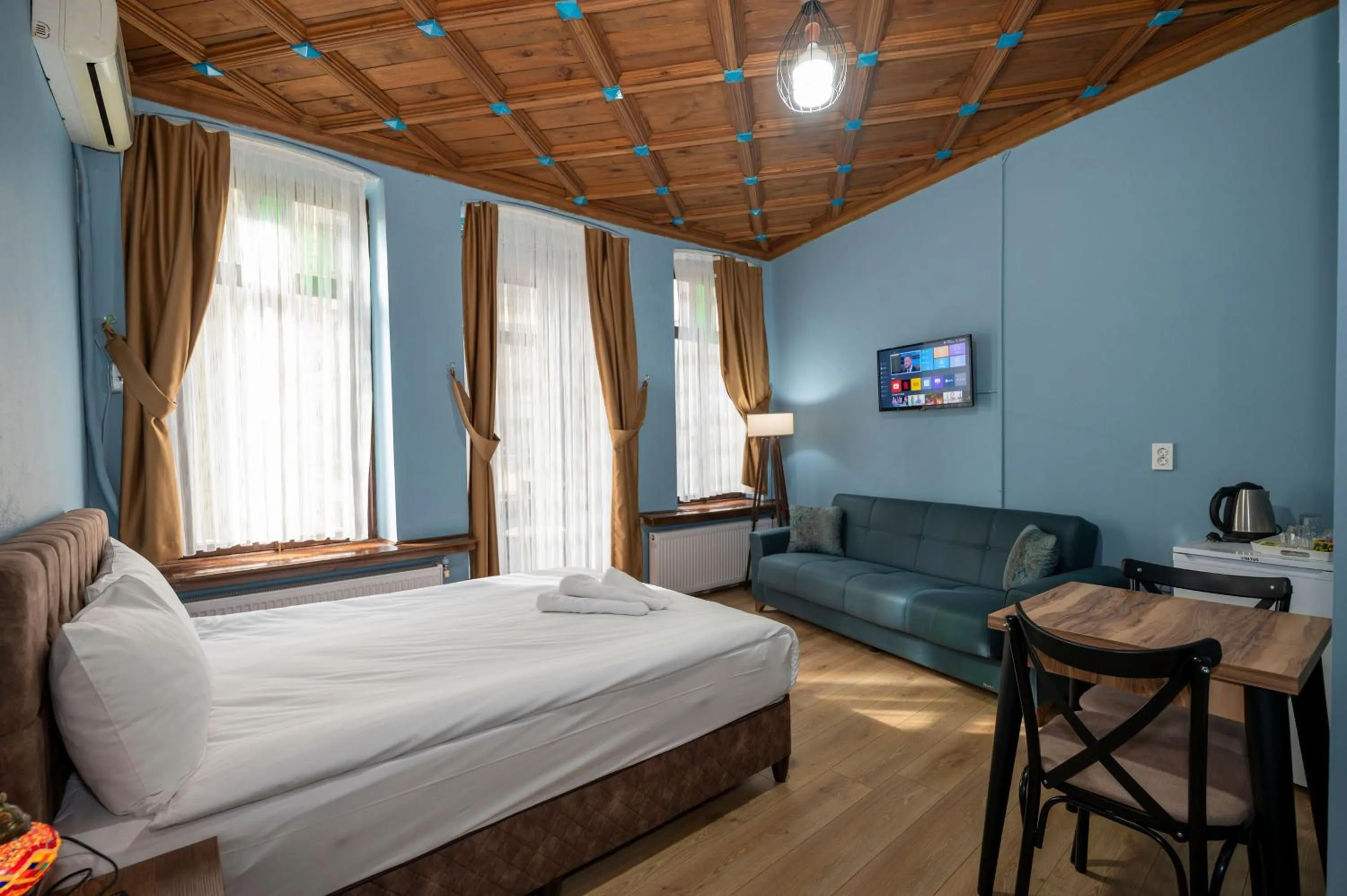 Bed in Taksim Antique Hotel