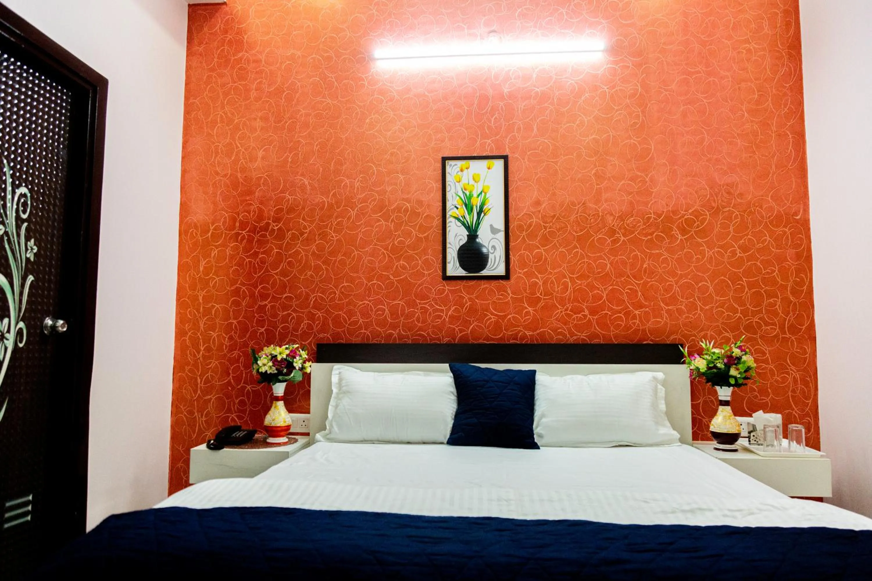 Bedroom, Bed in Jagdambey Hotel