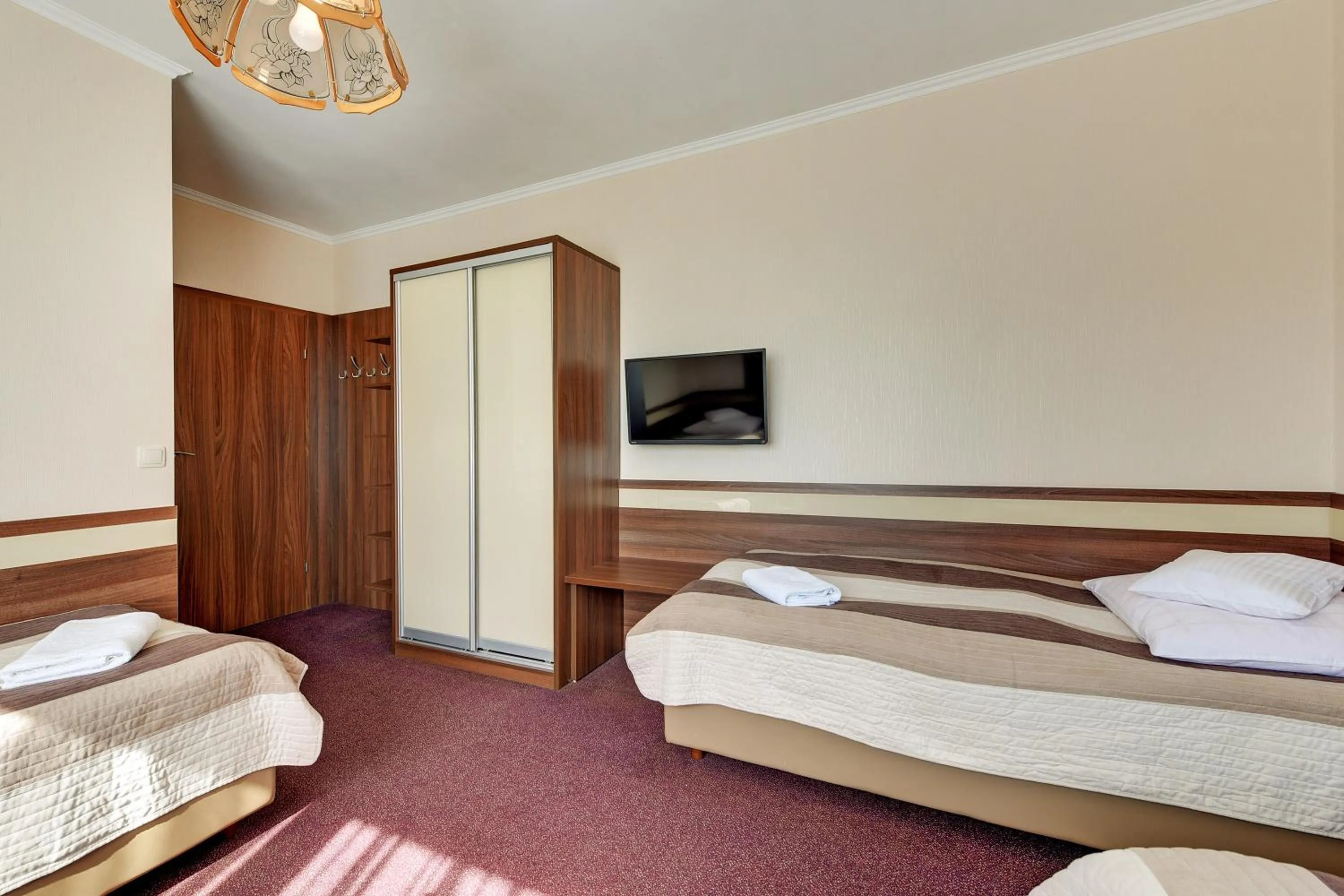 Photo of the whole room, Bed in Abak