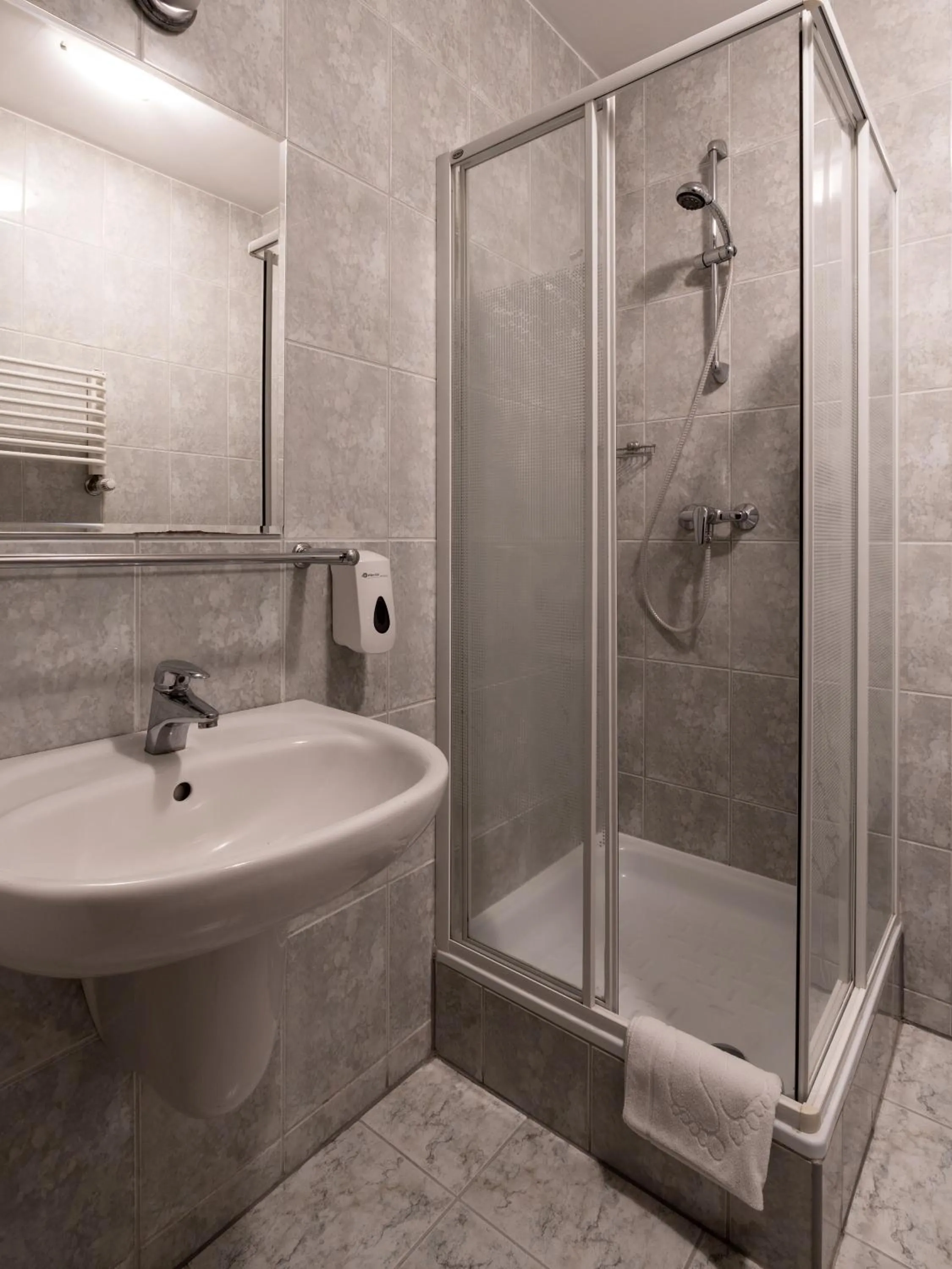 Shower in Nova Hotel