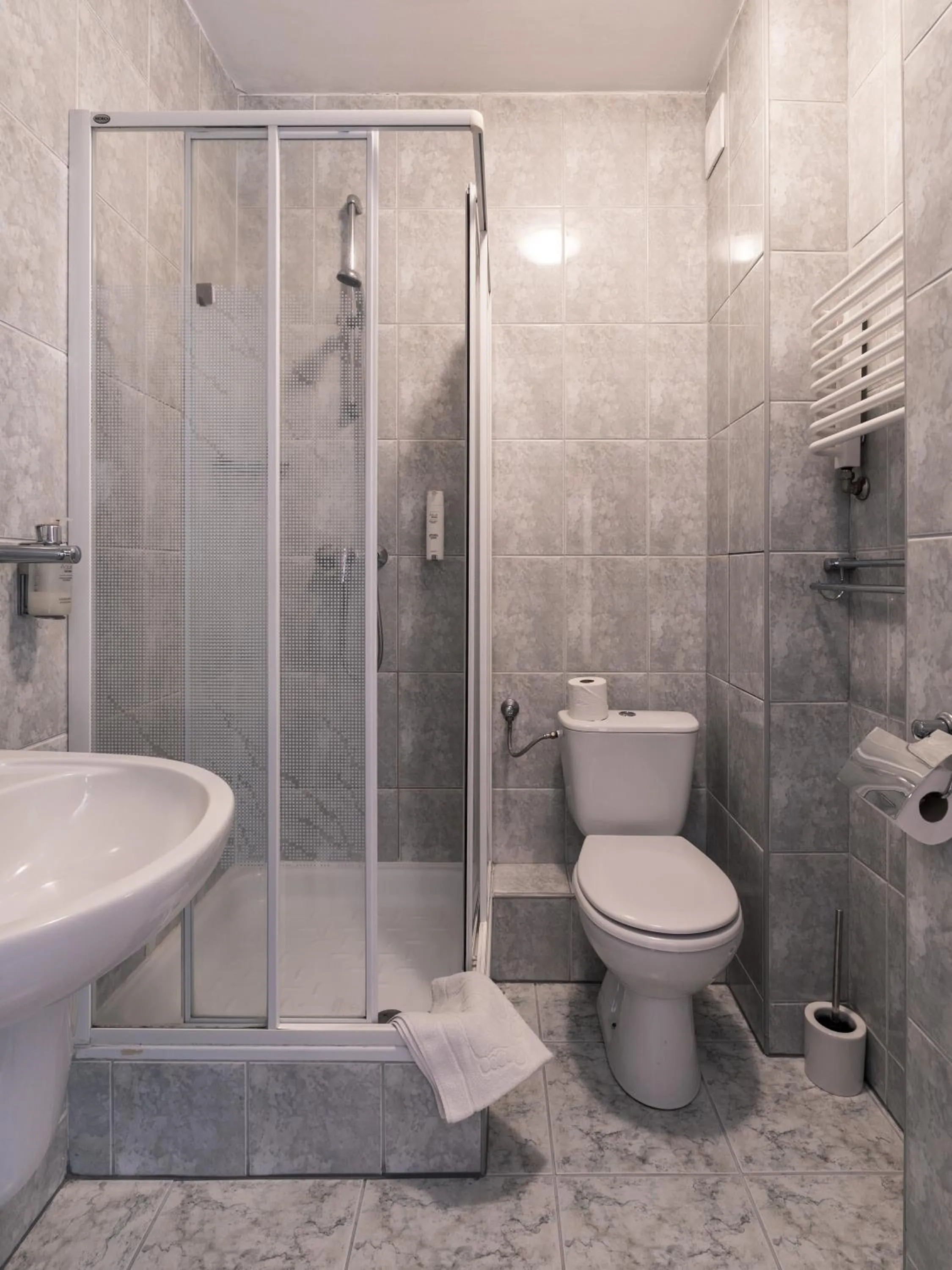 Shower in Nova Hotel