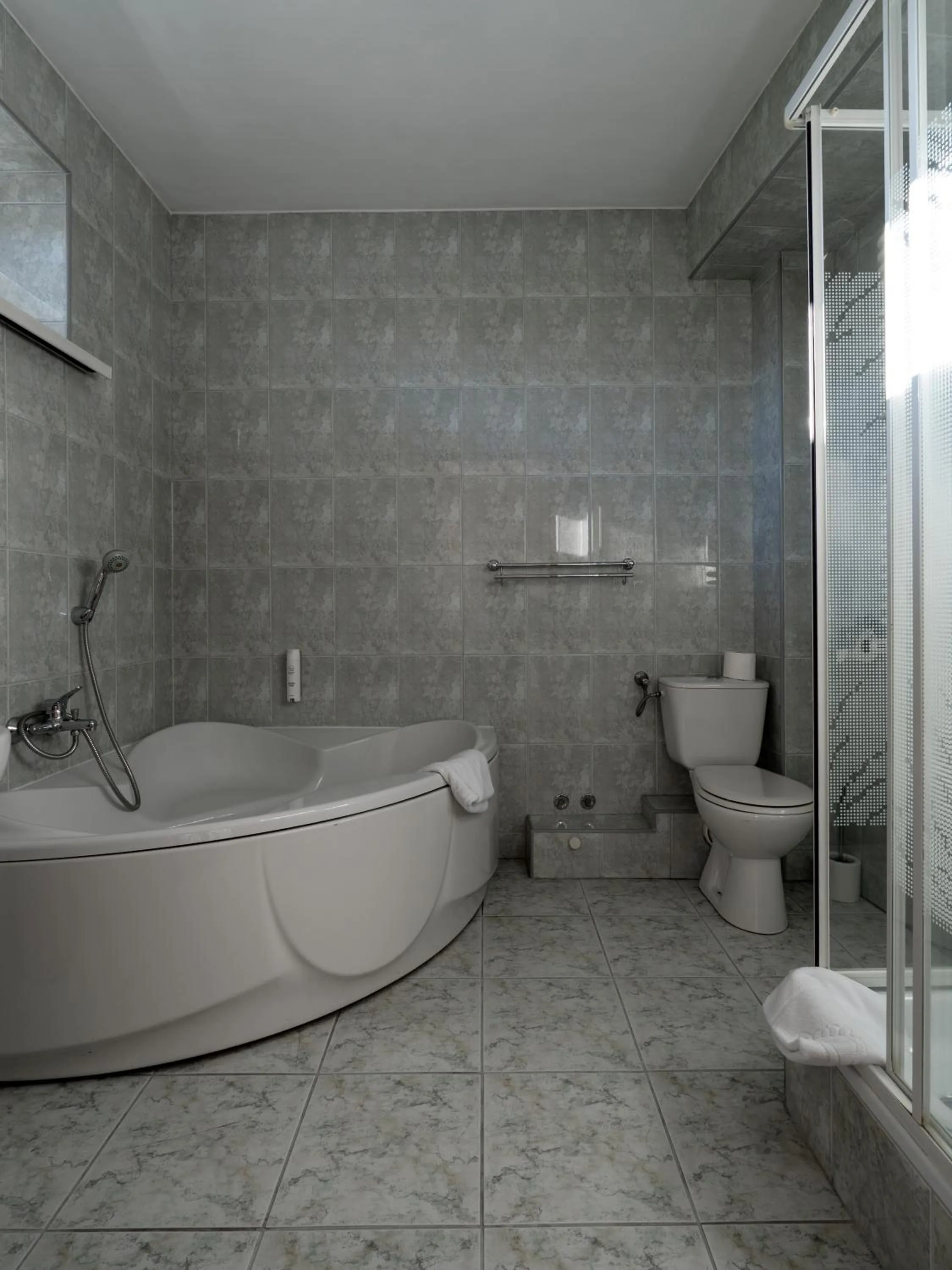 Shower in Nova Hotel