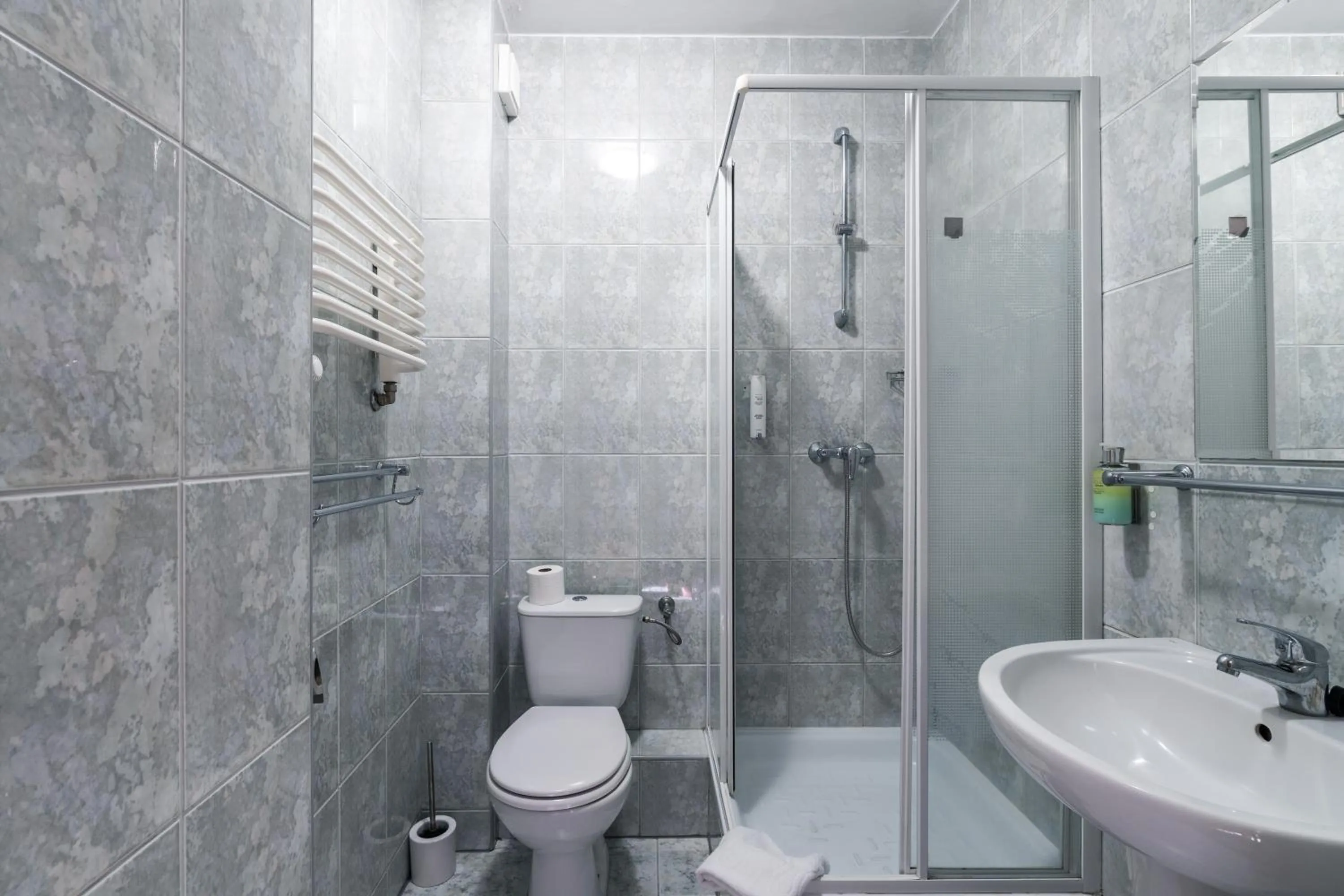 Shower in Nova Hotel