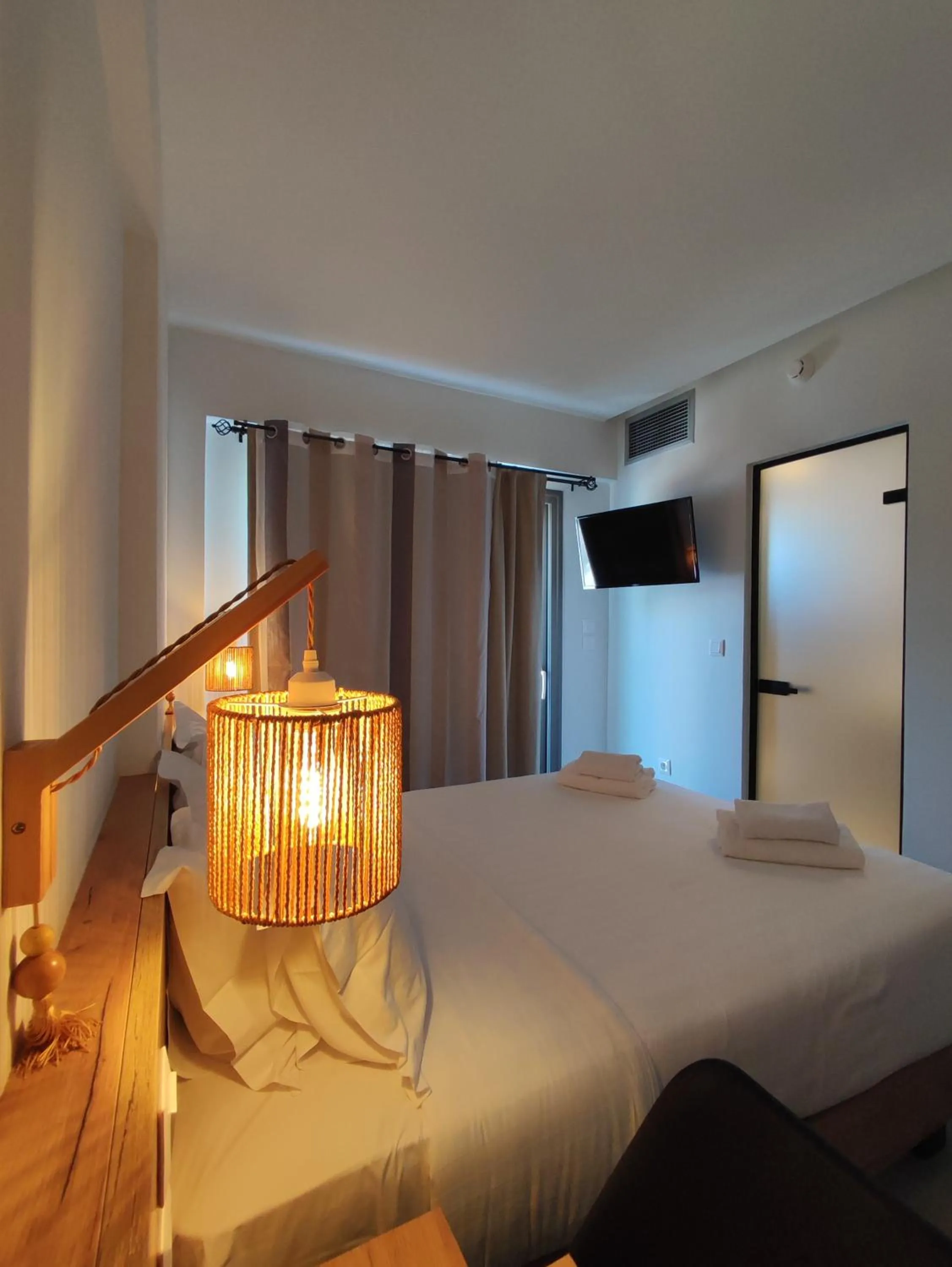 Bed in Niso Skiathos