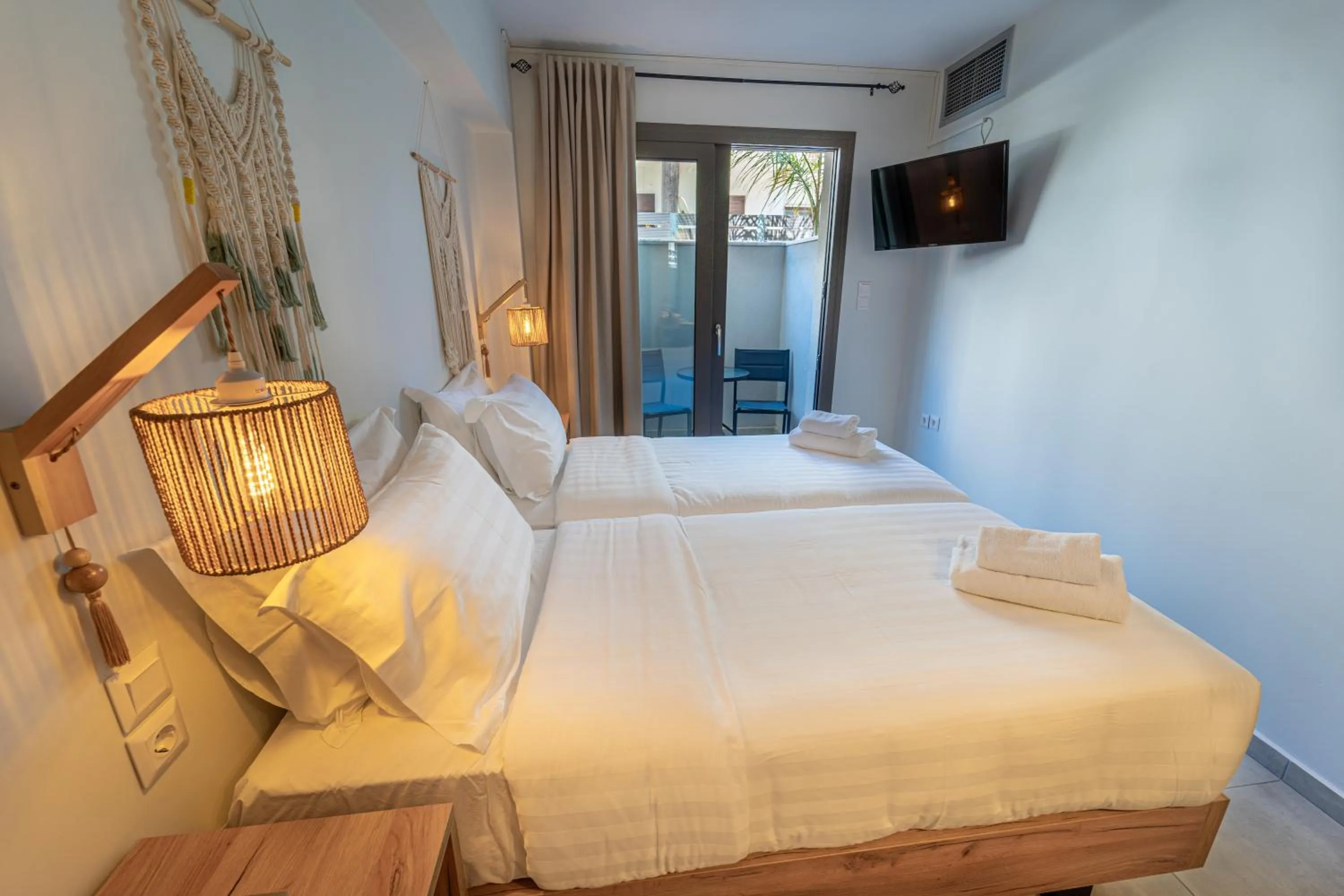 Bed in Niso Skiathos