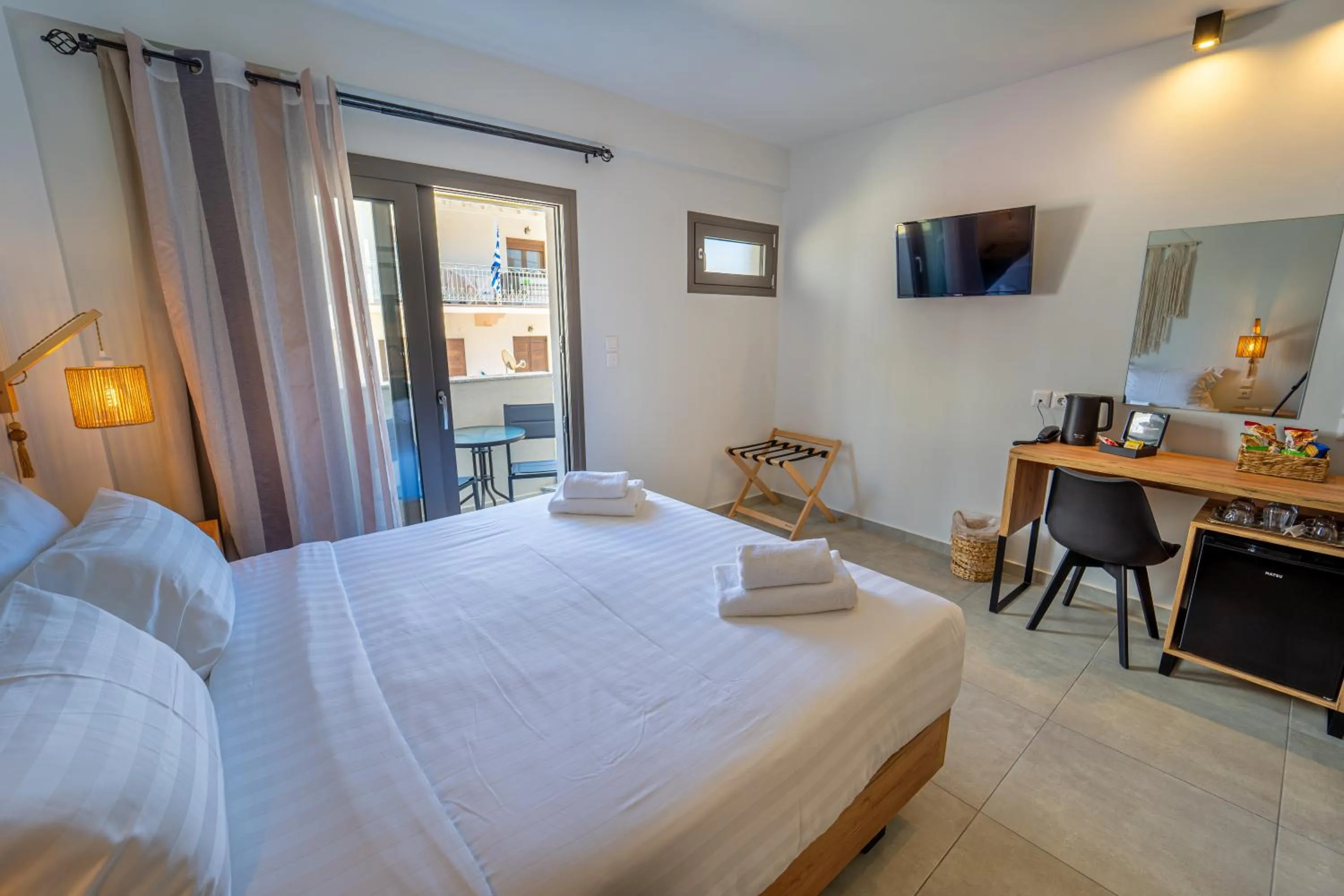 Bed in Niso Skiathos