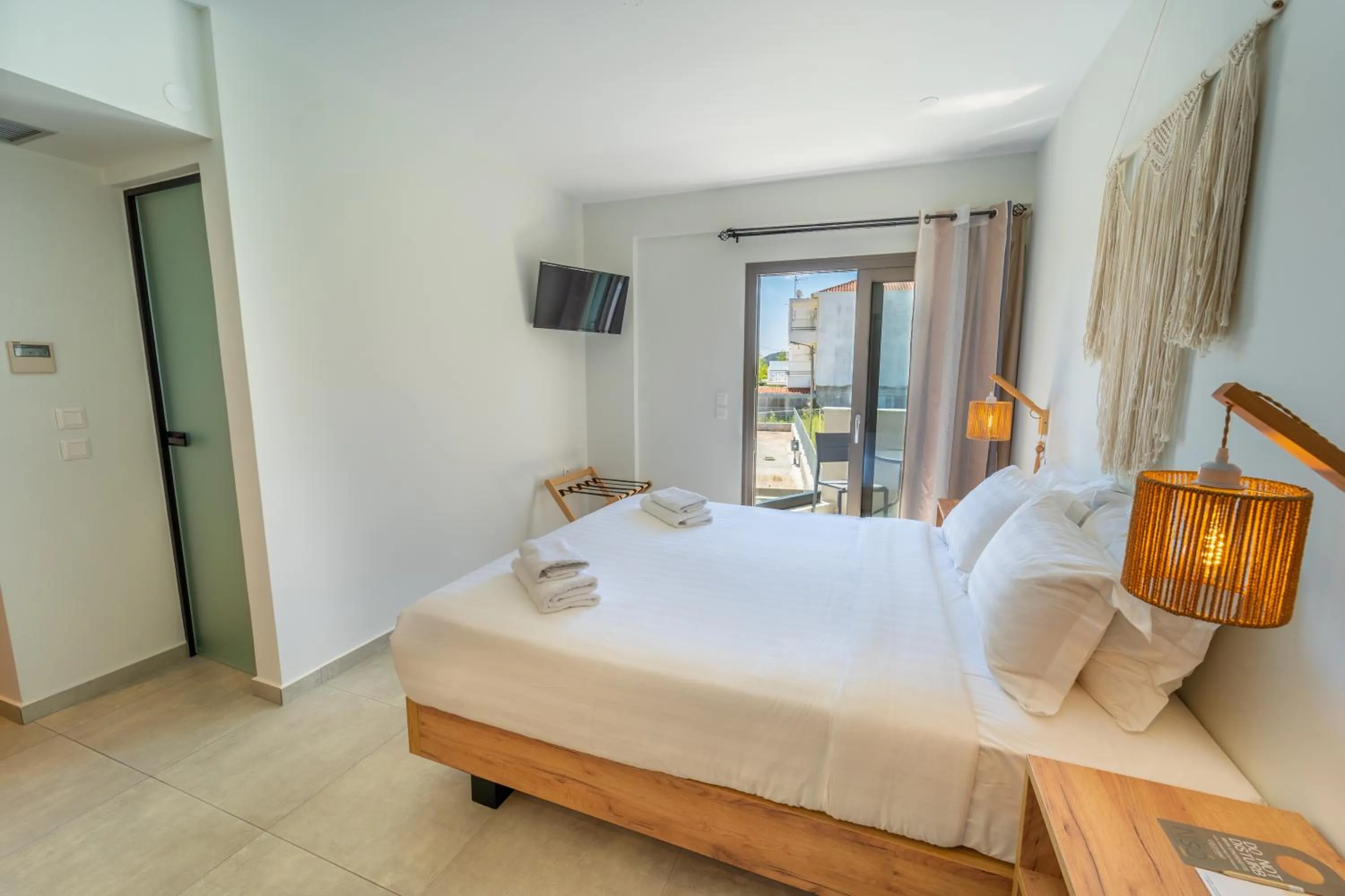 Bed in Niso Skiathos