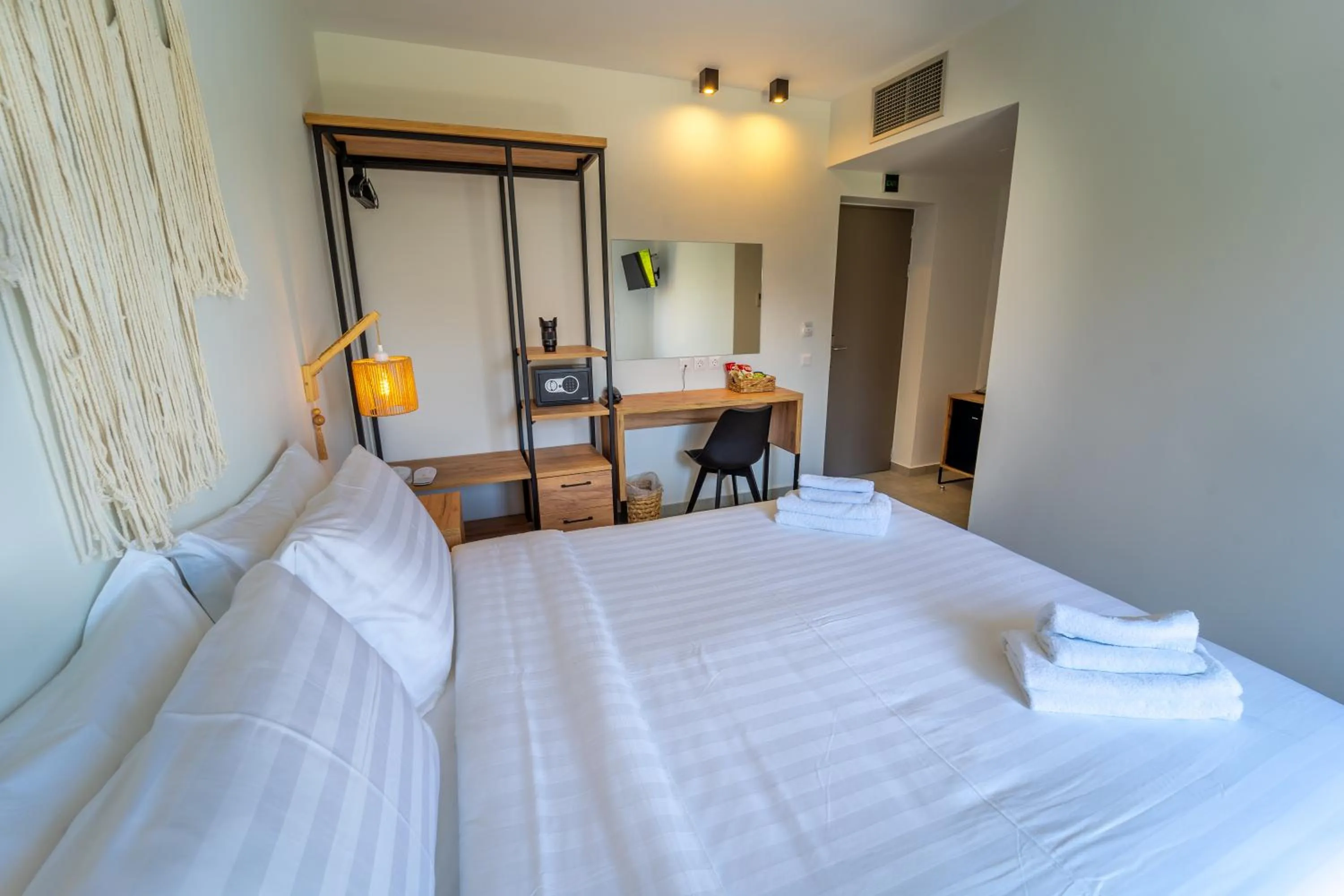 Bed in Niso Skiathos