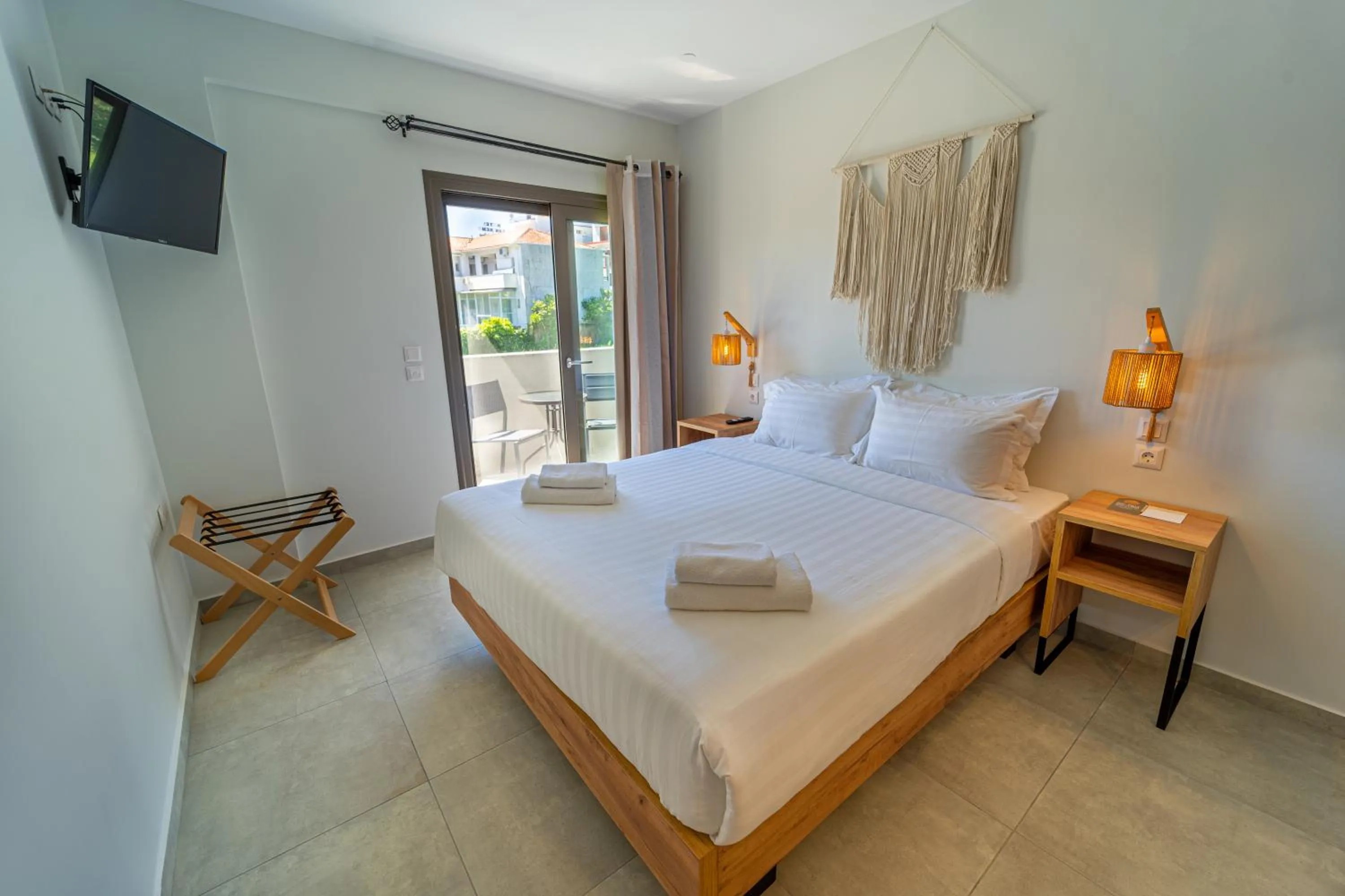 Bed in Niso Skiathos