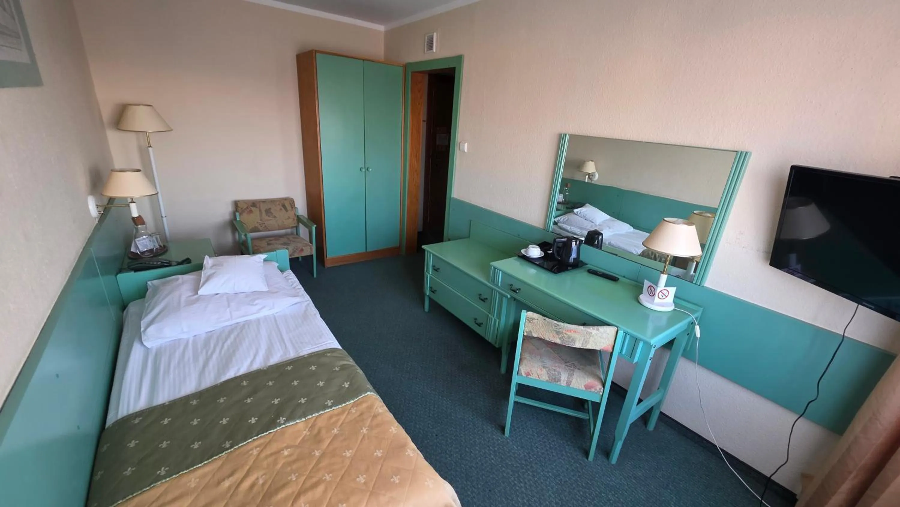 Bed in Hotel Gromada Pila