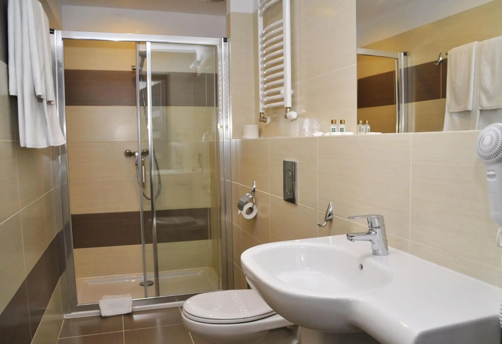 Bathroom in Hotel Gromada Arka Lux