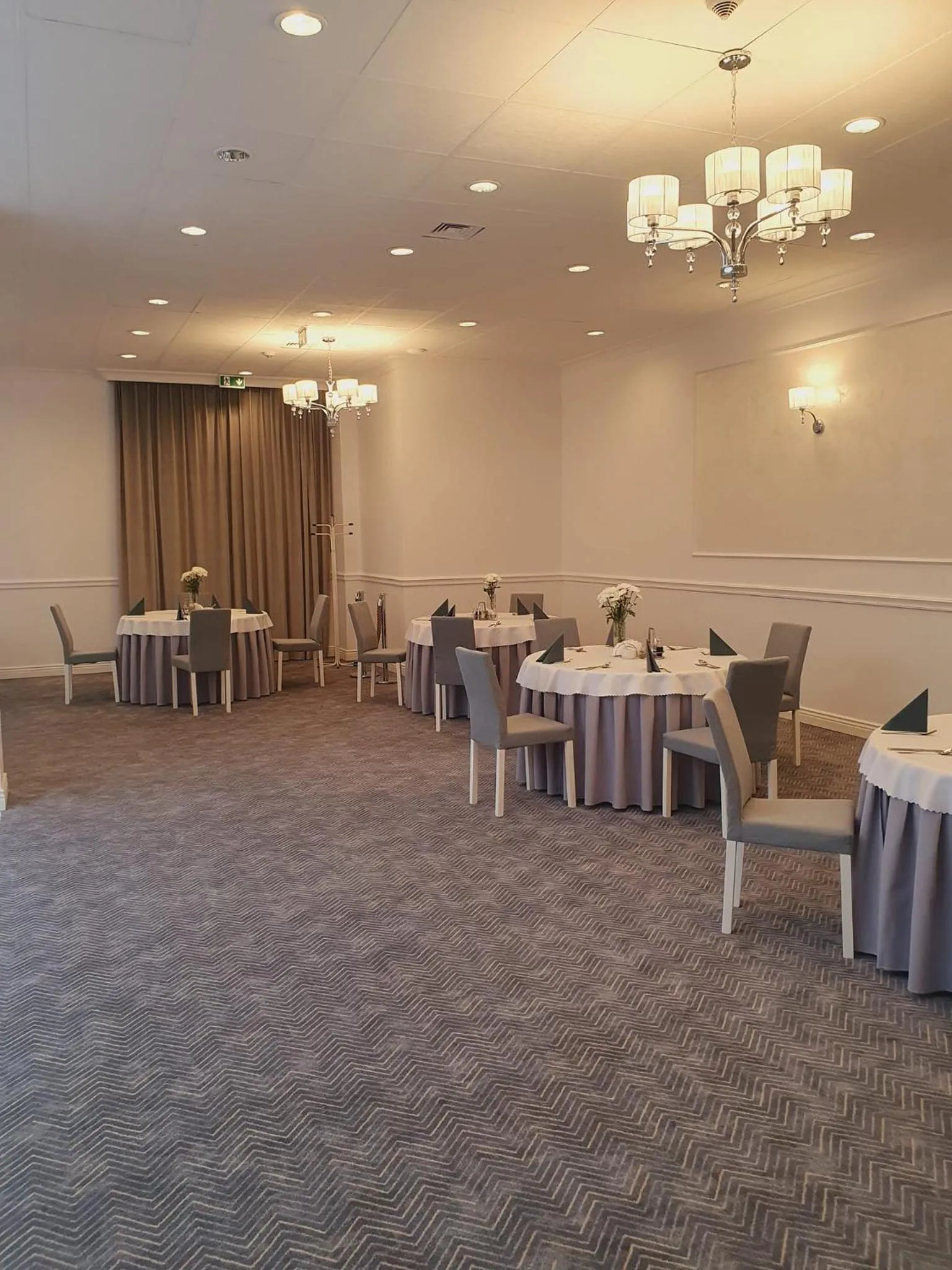 Restaurant/places to eat in Hotel Gromada Arka Lux