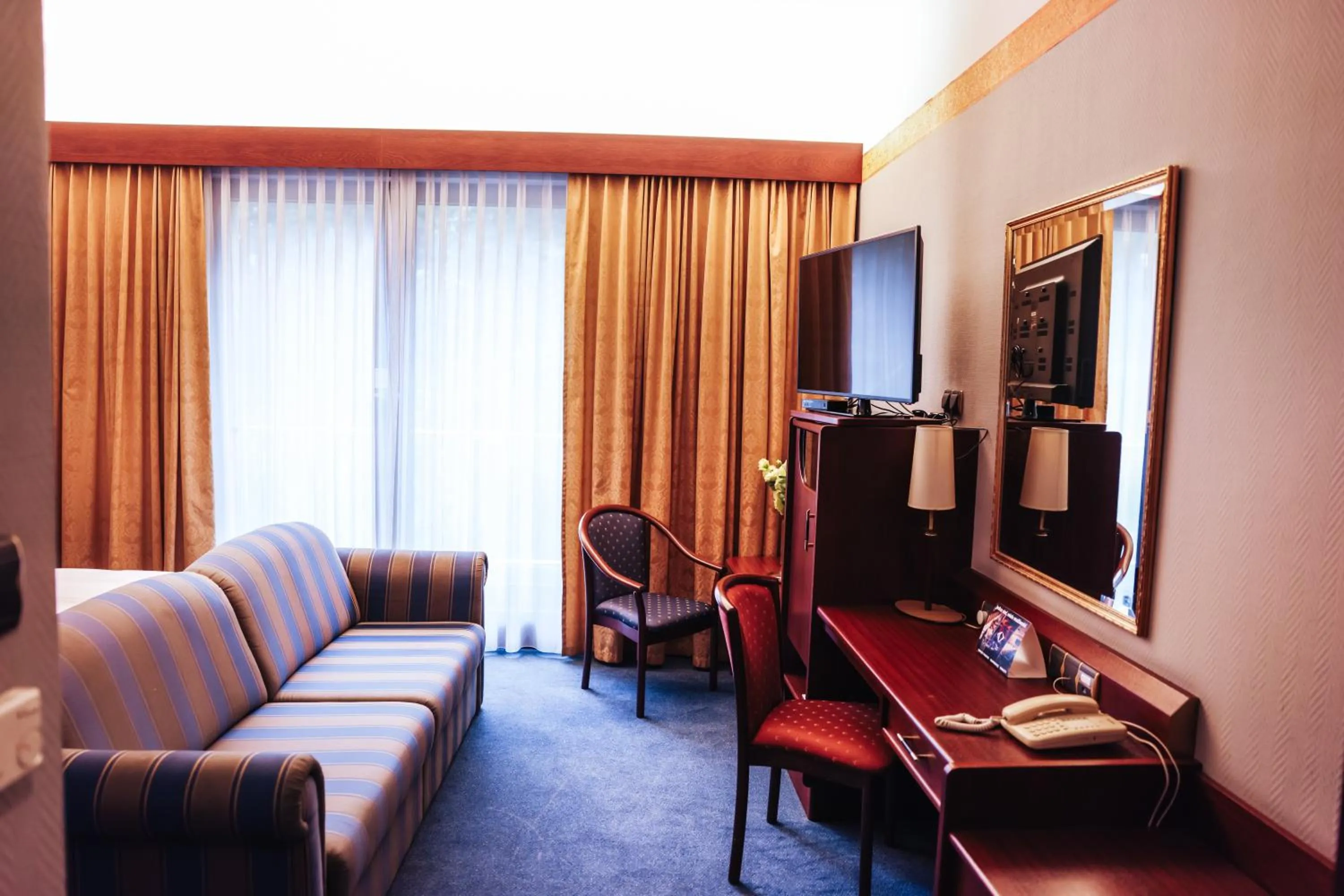 Communal lounge/ TV room in Park Hotel Diament Bielsko-Biała