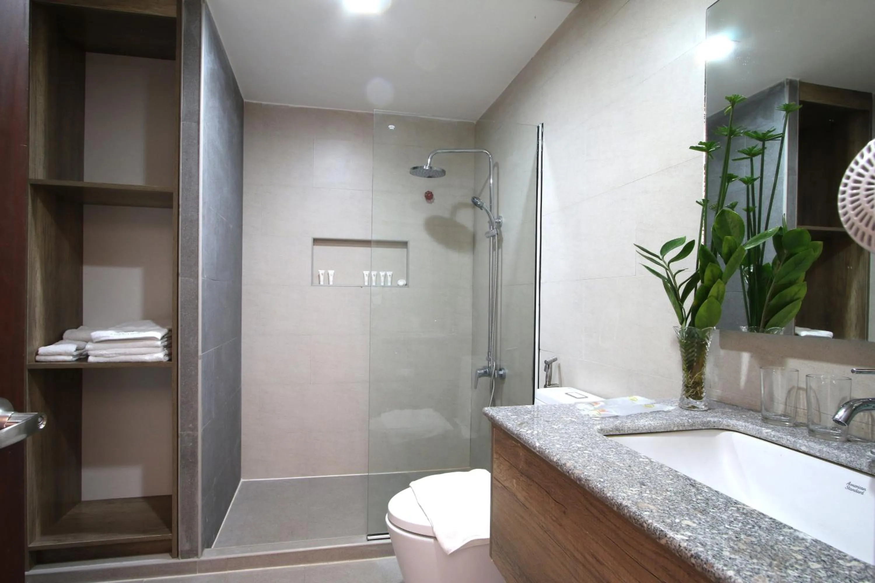 Shower in Carlosta Hotel